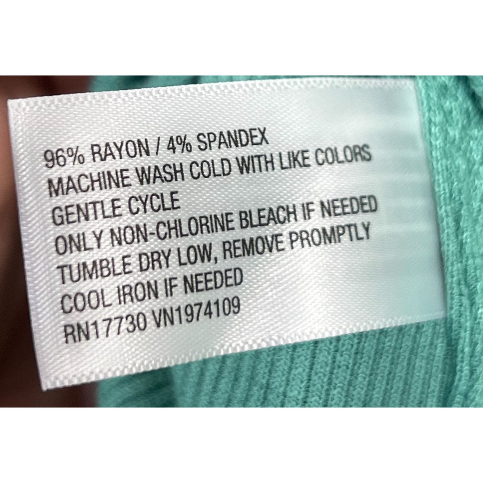 Other Universal Thread - Women's Long Sleeve T-Shirt - Green - XXL Size XXL / US 16-18 / IT 52-54 - 8 Thumbnail