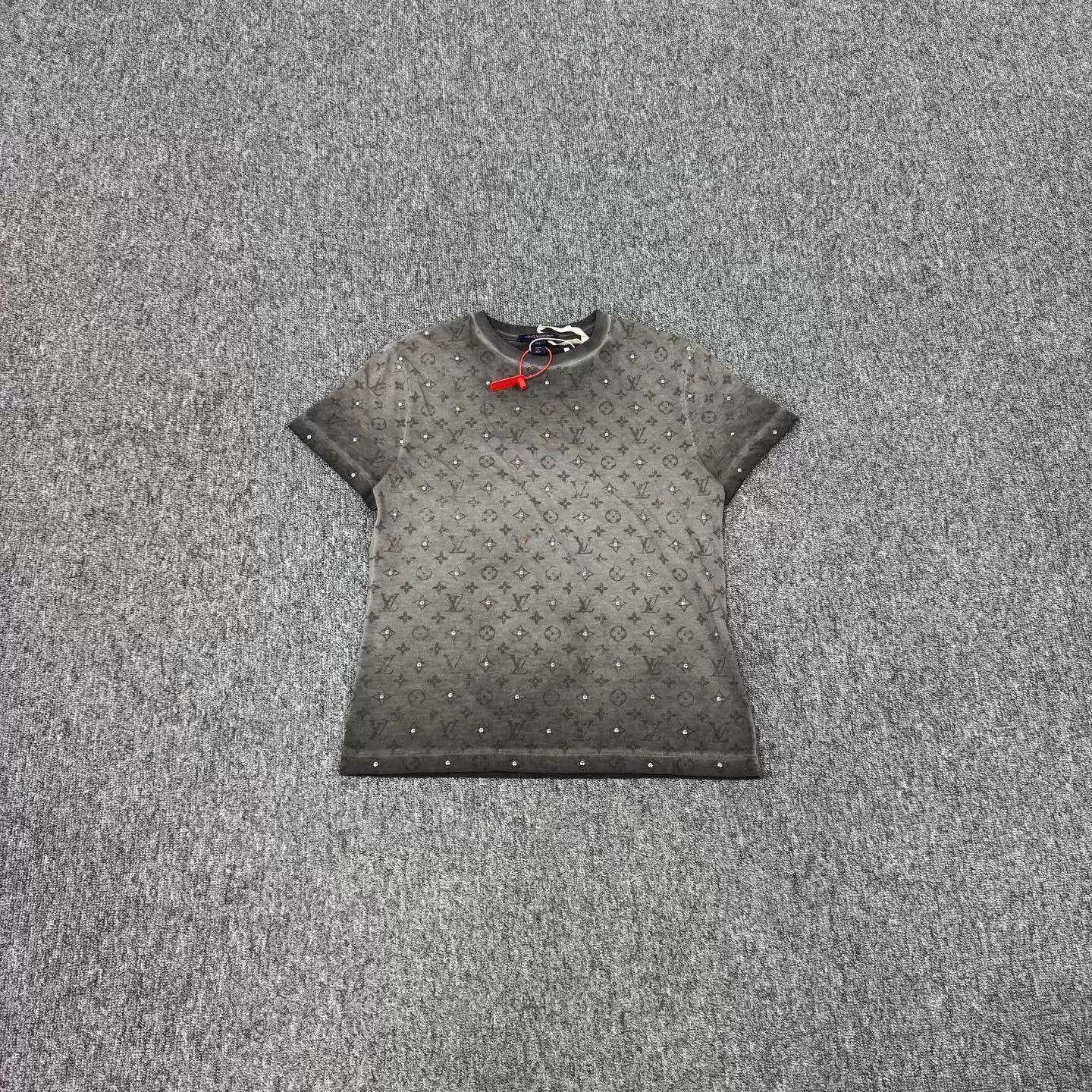 Louis Vuitton LV 26 New Beaded Monogram Distressed Short Tee XS Size XS / US 0-2 / IT 36-38 - 1 Thumbnail