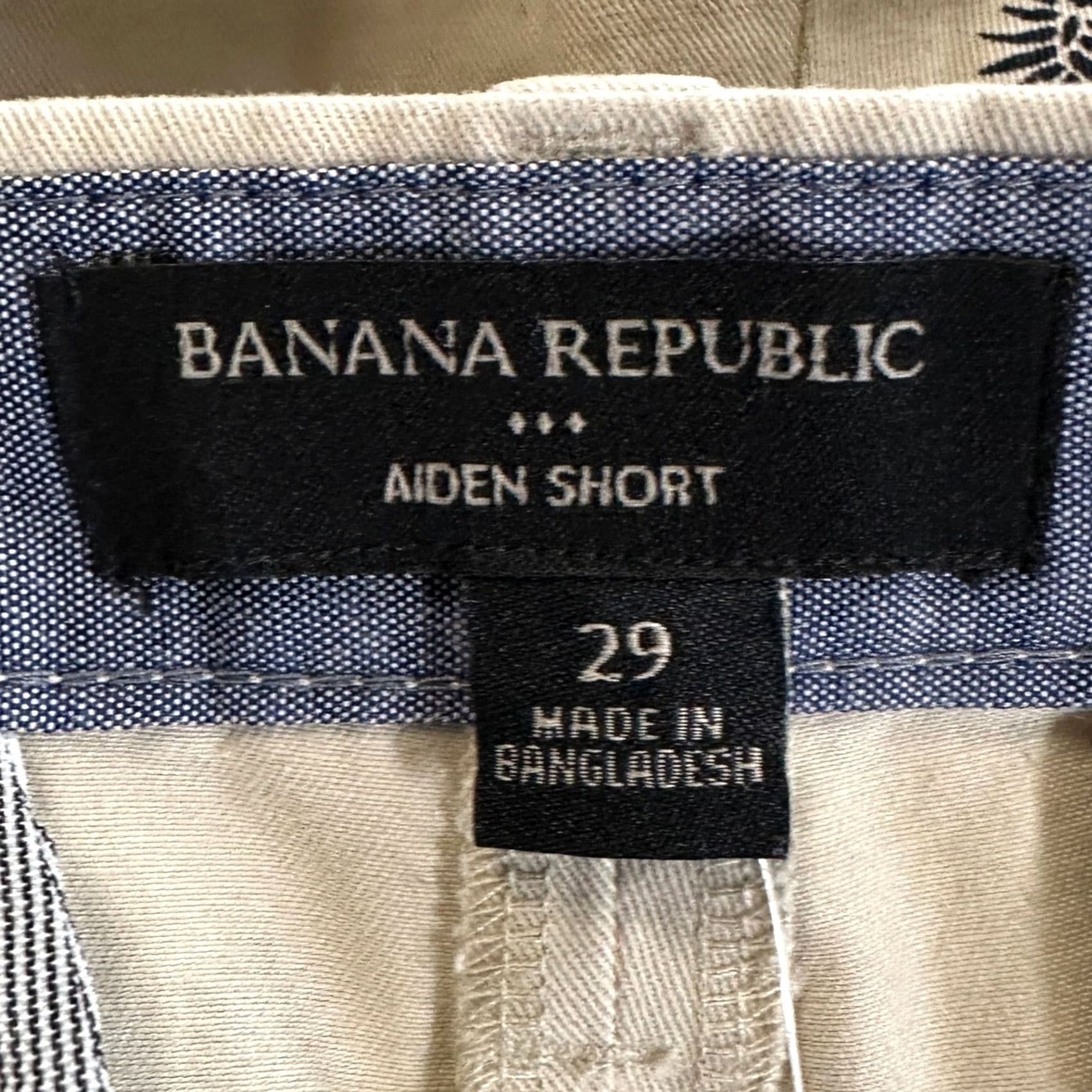 Banana Republic Banana Republic Aiden Mens Khakis Shorts 29X10 Beige Pineapple Print Pockets NEW Size US 29 - 4 Thumbnail