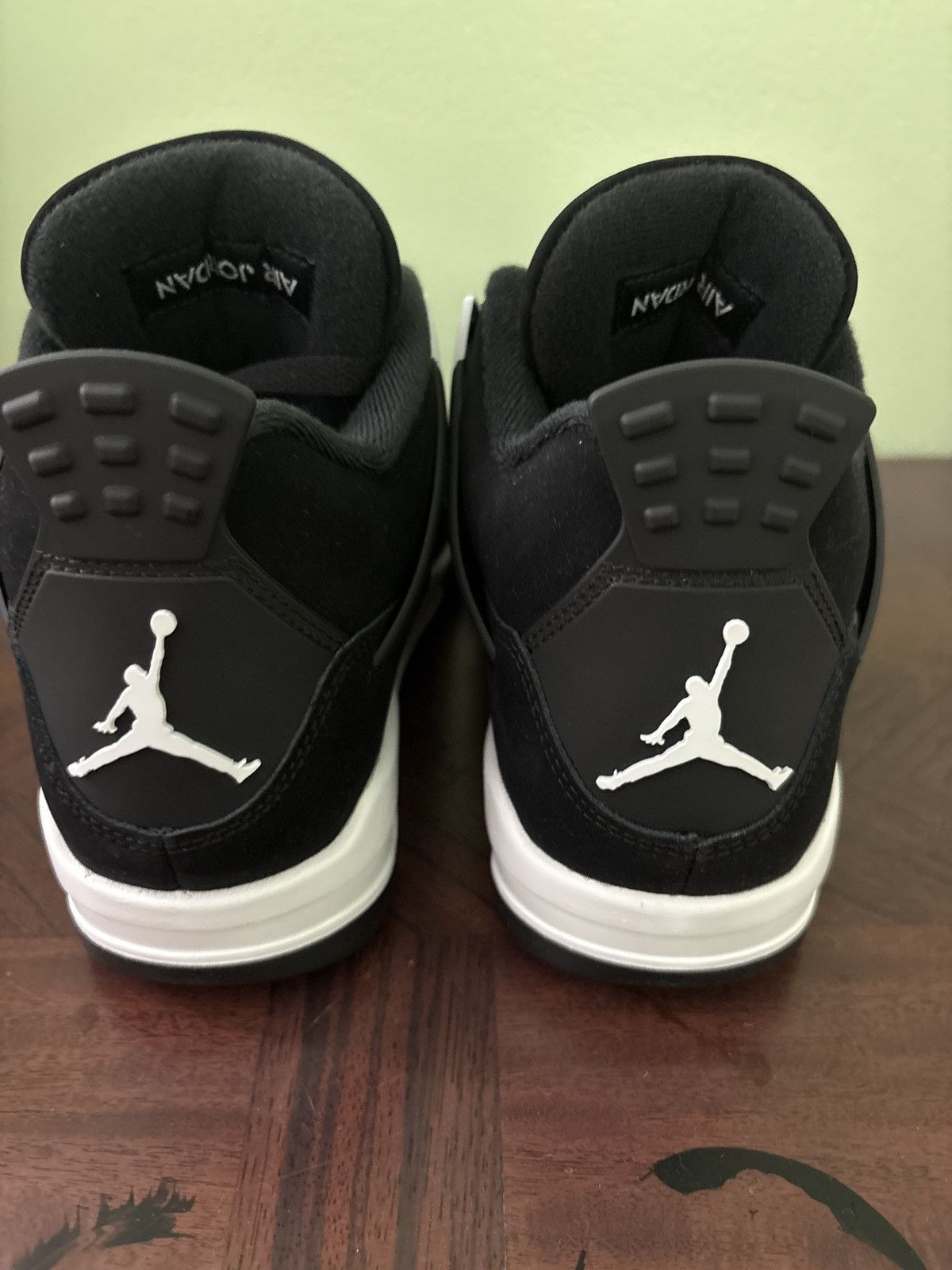 Jordan Brand White thunders Size US 7 / EU 40 - 3 Thumbnail