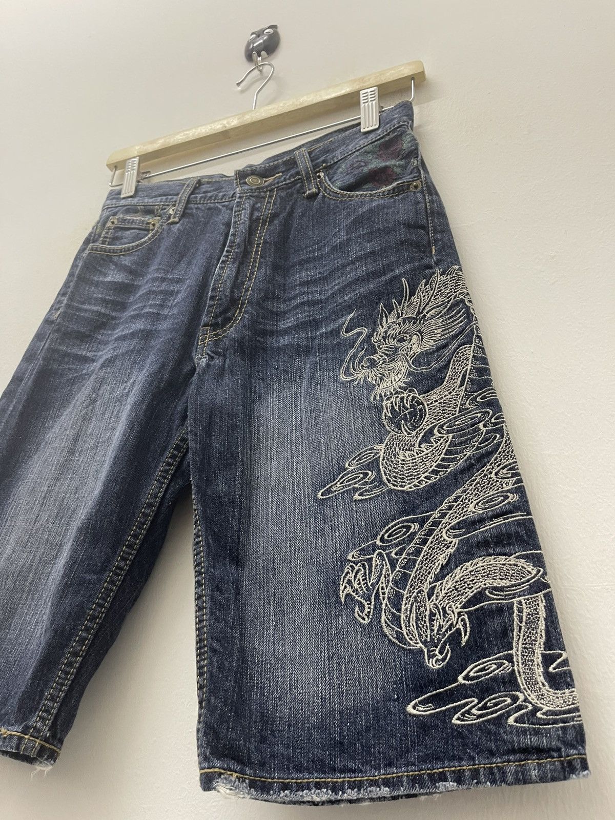 Le Grande Bleu (L.G.B.) Rare Vintage JAPANESE SUKAJAN Dragon Embroidery Jorts Size US 26 / EU 42 - 2 Thumbnail
