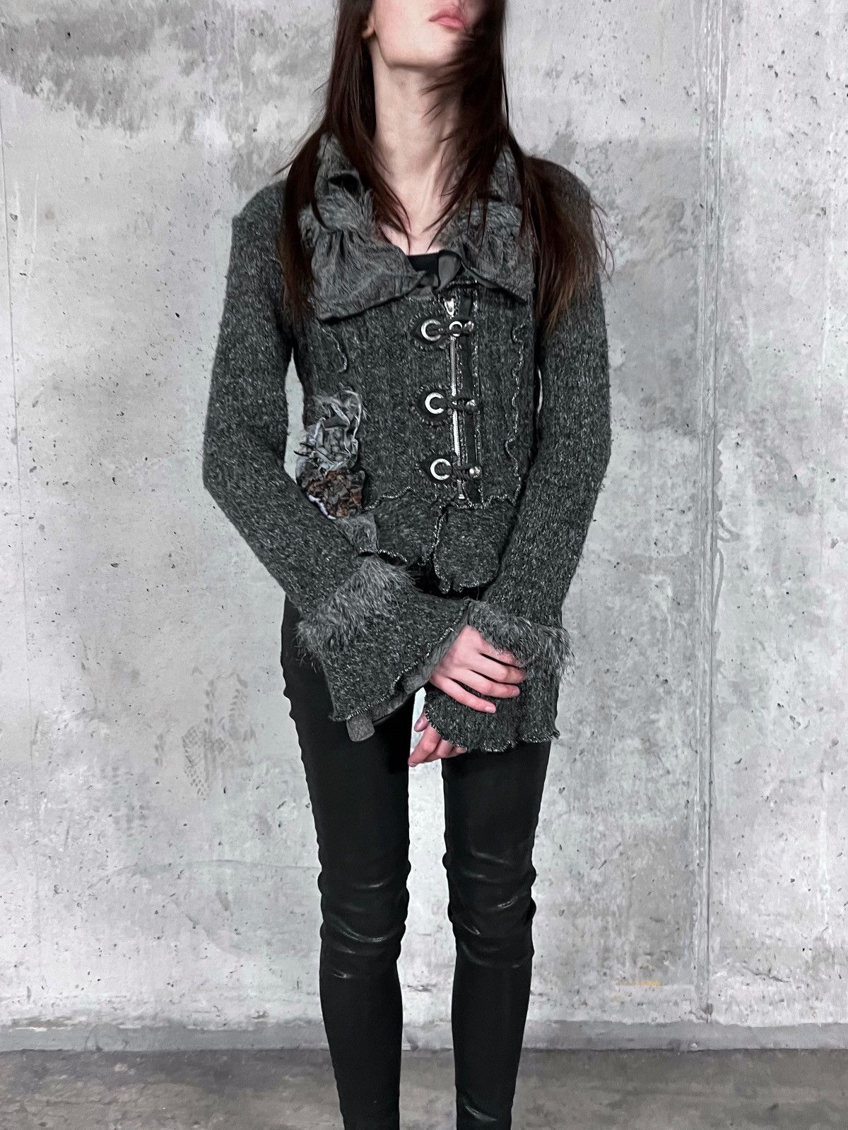 Japanese Brand Textured Detailed Cropped Faux Fur Avant Garde Cardigan Size L / US 10 / IT 46 - 1 Thumbnail