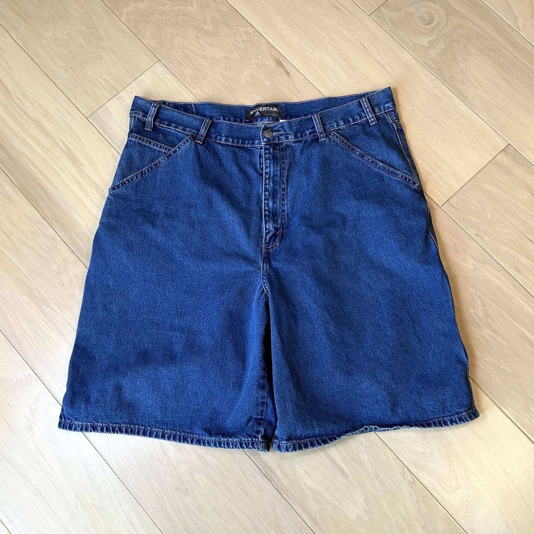 Levi's VINTAGE Levi's Silvertab Baggy Denim Shorts Men’s 38 Shirt Jeans Baggy 5-Pocket Denim Blue N/A Size US 38 / EU 54 - 2 Thumbnail