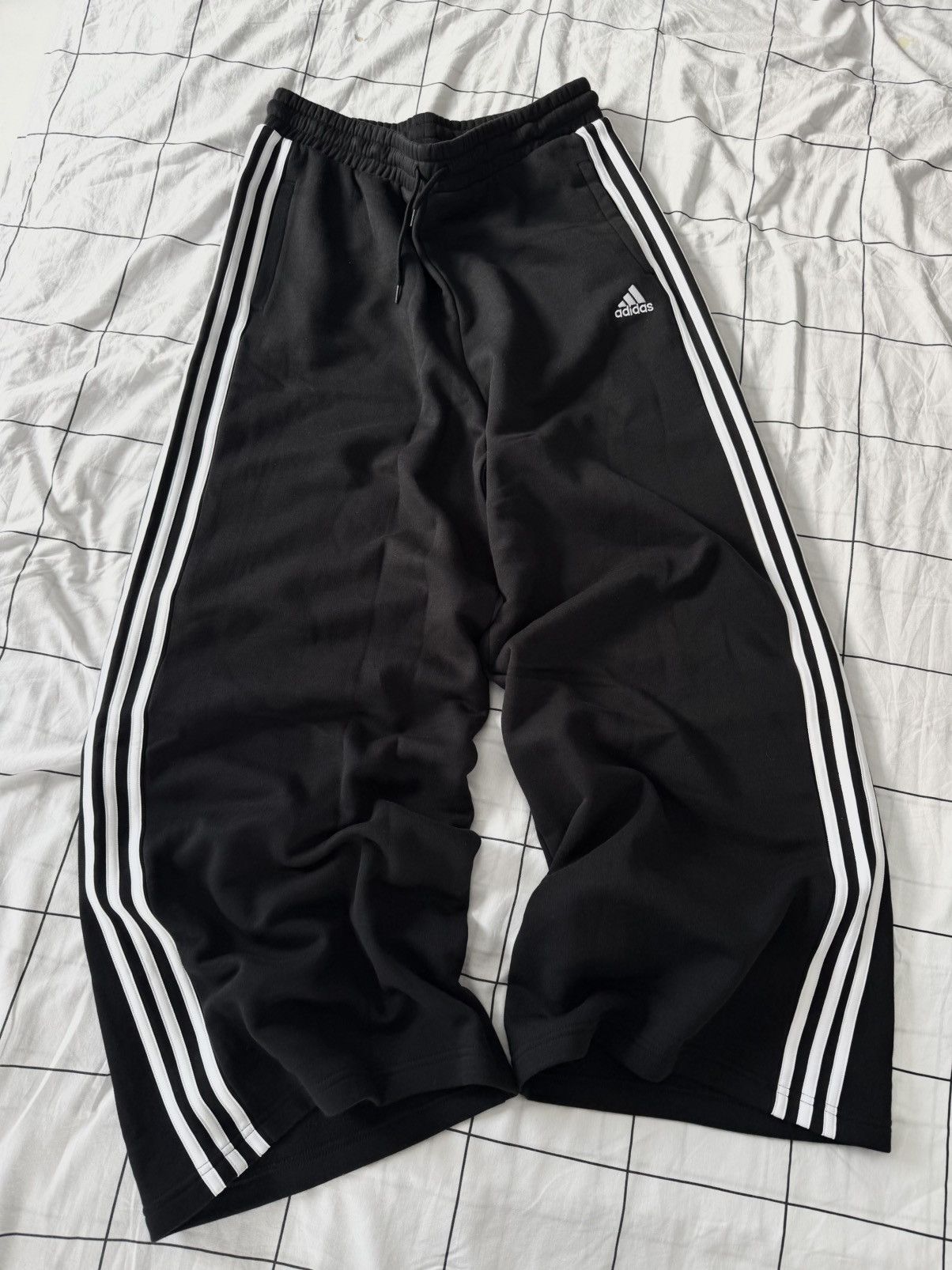 Adidas Unisex Adidas Balenciaga Style baggy Cotton Track Sweatpants Size US 33 - 5 Thumbnail