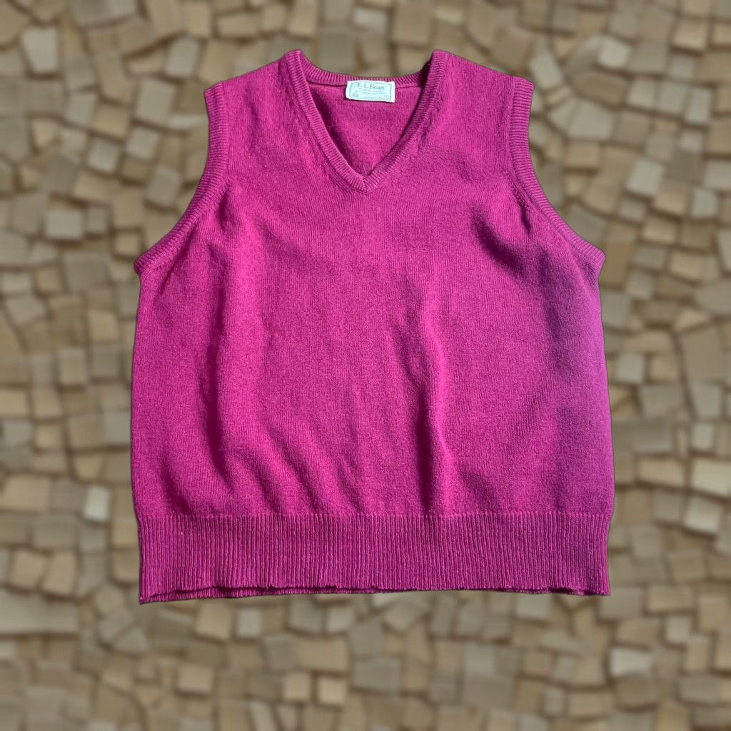 Vintage L.L. Bean Sweater Women's L Burgundy Sleeveless V-Neck Lambs Wool Pullover 100% Wool Regular Fit Casual Travel Winter Spring Summer Mens Girls Size L / US 10 / IT 46 - 1 Thumbnail