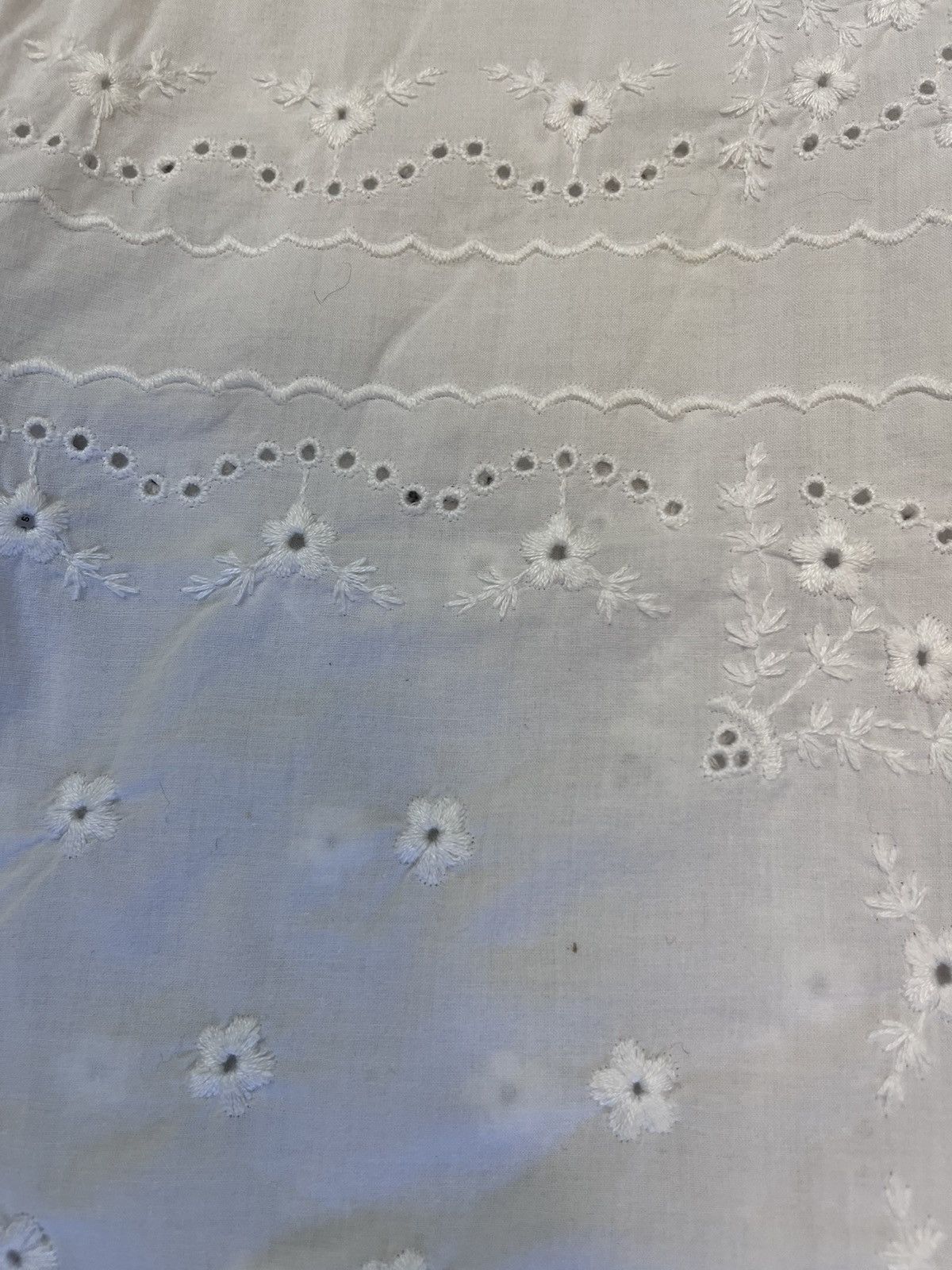 Dolce & Gabbana Dolce & Gabbana White Eyelet Embroidered Blouse Ruffle Front Size M / US 6-8 / IT 42-44 - 22 Thumbnail