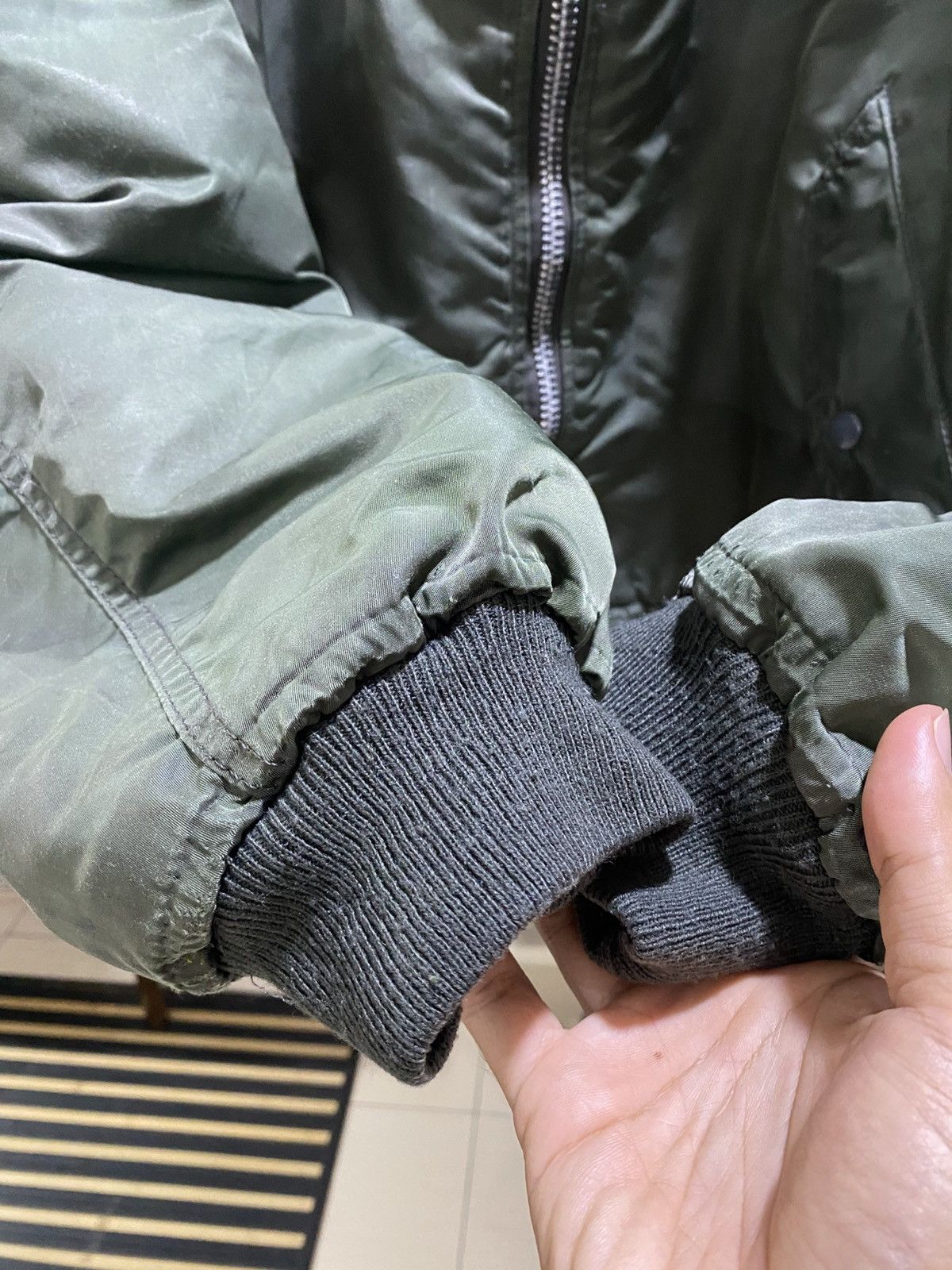 Alpha Industries Vintage Alpha industries Ma-1 Bomber Jacket Olive Green Size US XL / EU 56 / 4 - 7 Thumbnail