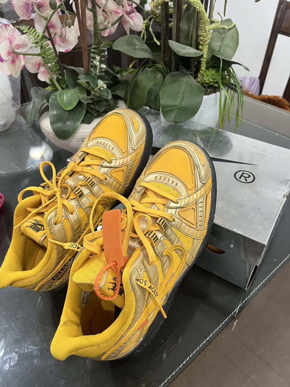 Nike × Off-White Nike Off White Rubber Dunk University Gold Size US 10 / EU 43 - 13 Thumbnail