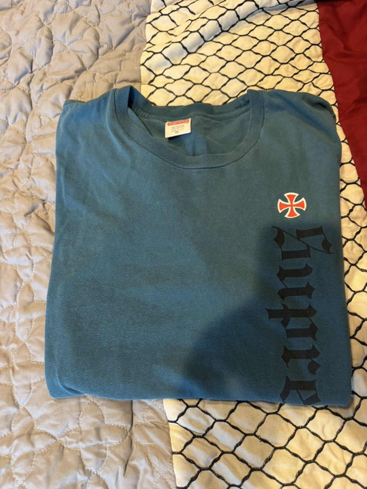 Supreme Supreme x Independent old english tee slate Size US XL / EU 56 / 4 - 1 Thumbnail