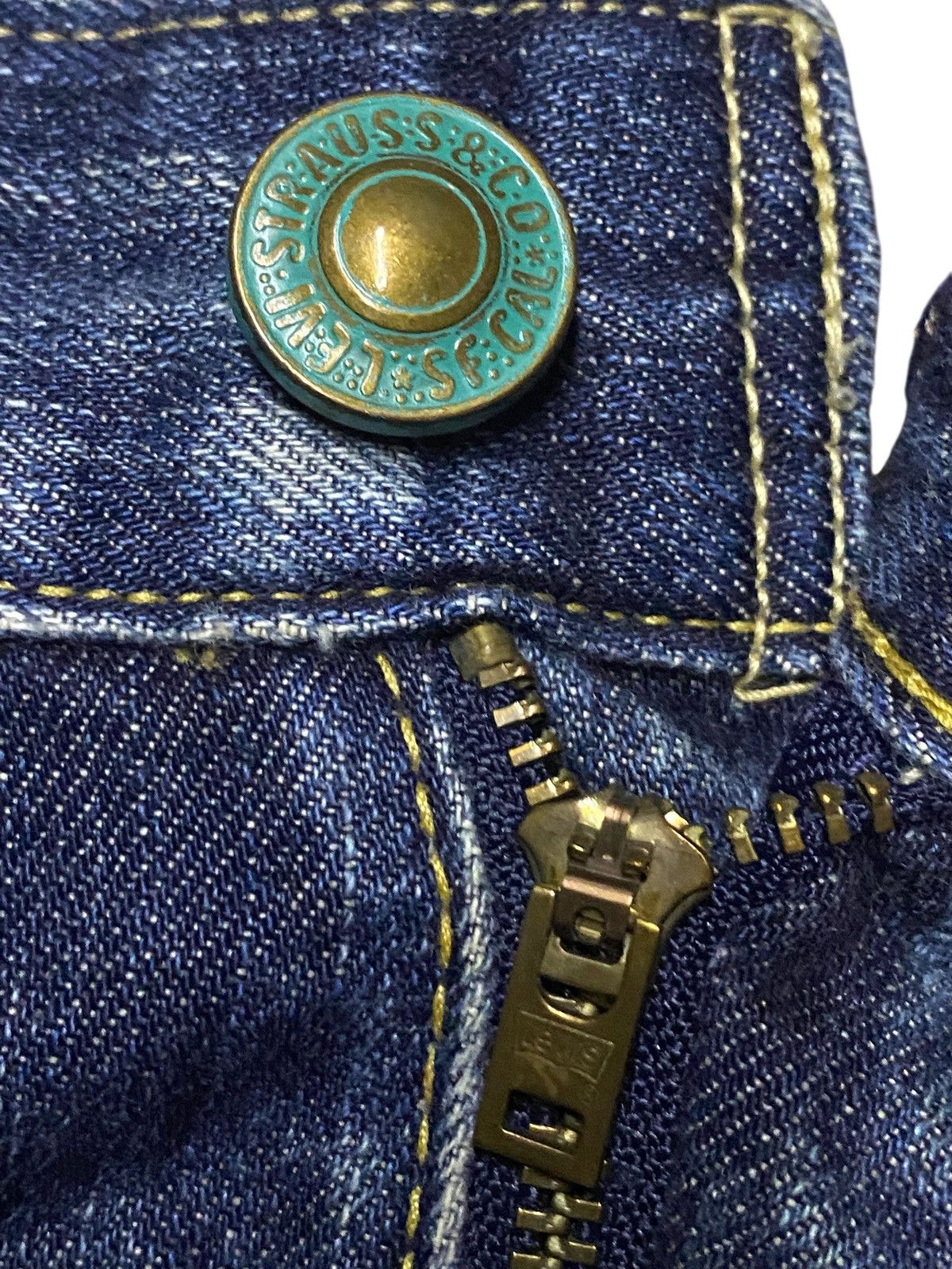 Levi's Vintage Levis 503 Faded Wash Distressed Baggy Jeans Size US 32 / EU 48 - 11 Thumbnail
