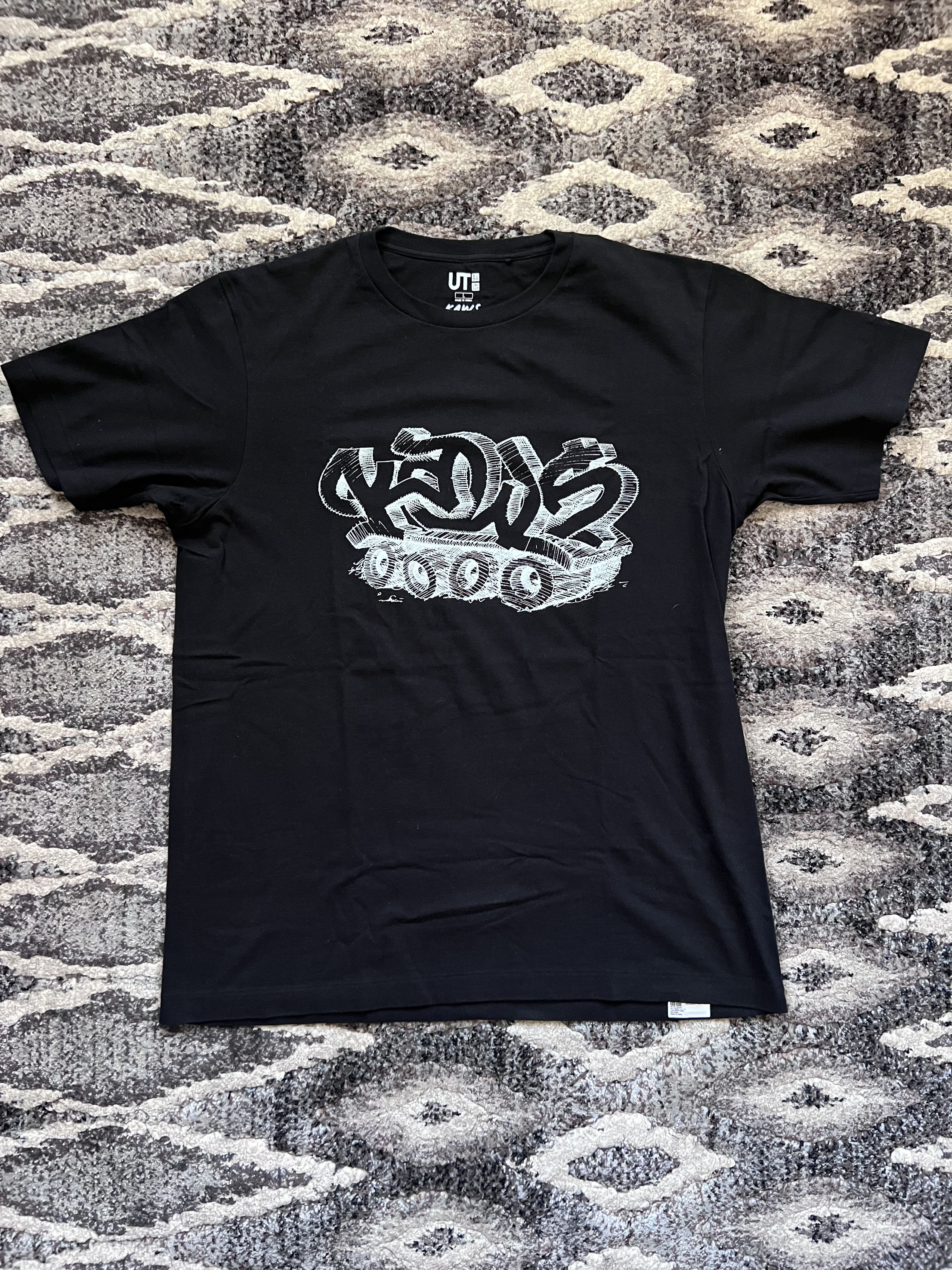 Uniqlo Uniqlo x KAWS T-Shirt in Black Size US M / EU 48-50 / 2 - 1 Thumbnail