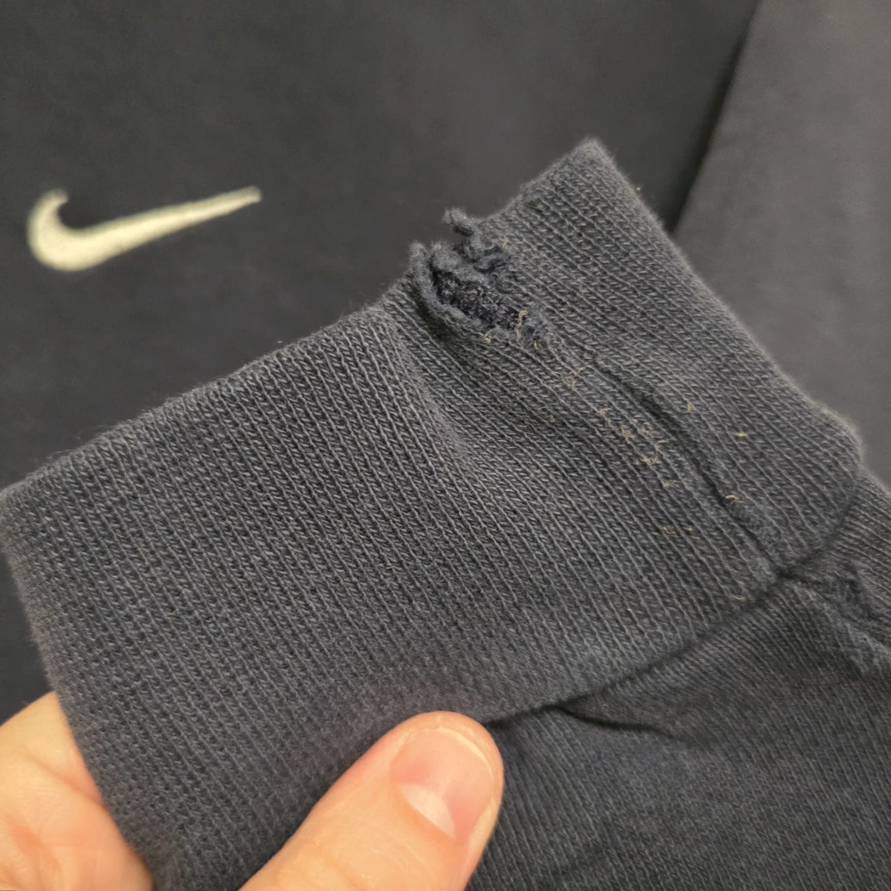 Nike VINTAGE Nike Sweatshirt Mens Large Blue Crewneck Mini Swoosh DISTRESSED USA 90s Size US L / EU 52-54 / 3 - 4 Thumbnail