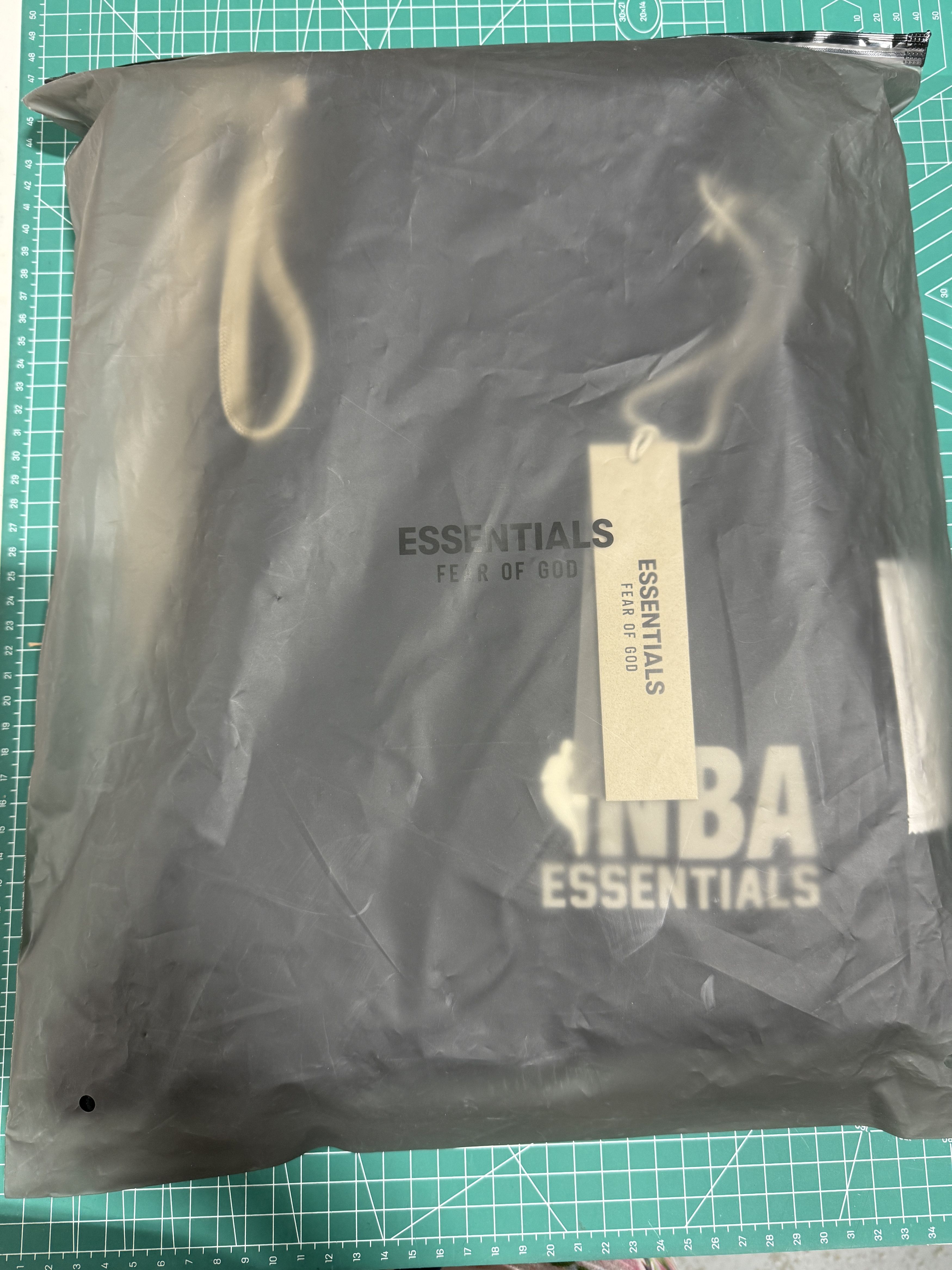Fear of God × NBA Fear of God Essentials NBA Relaxed Sweatpants Black Size XS Size US 30 / EU 46 - 3 Thumbnail