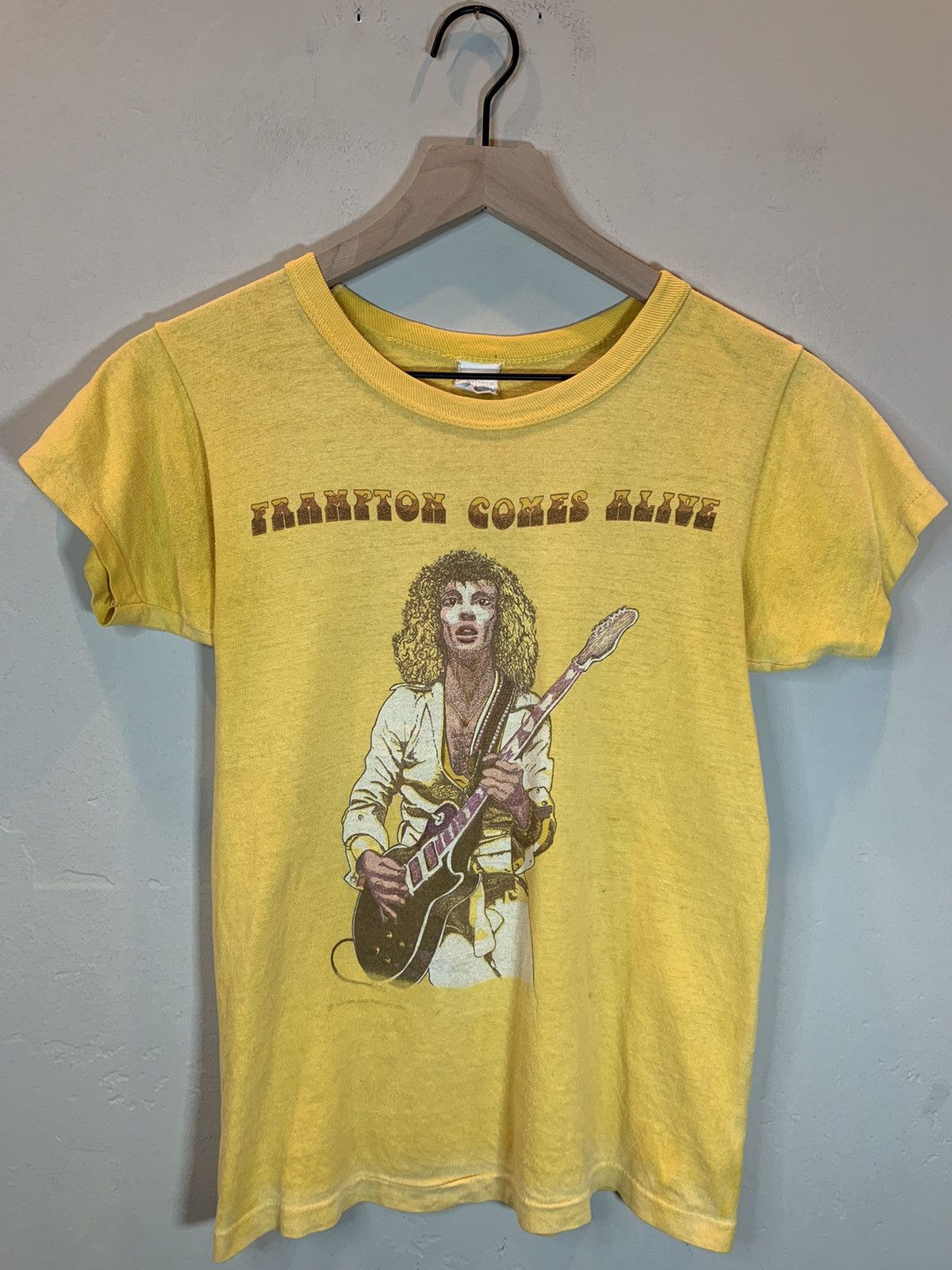 Band Tees × Vintage *RARE* Vintage 1976 Peter Frampton Comes Alive Band T-Shirt Size US S / EU 44-46 / 1 - 1 Thumbnail