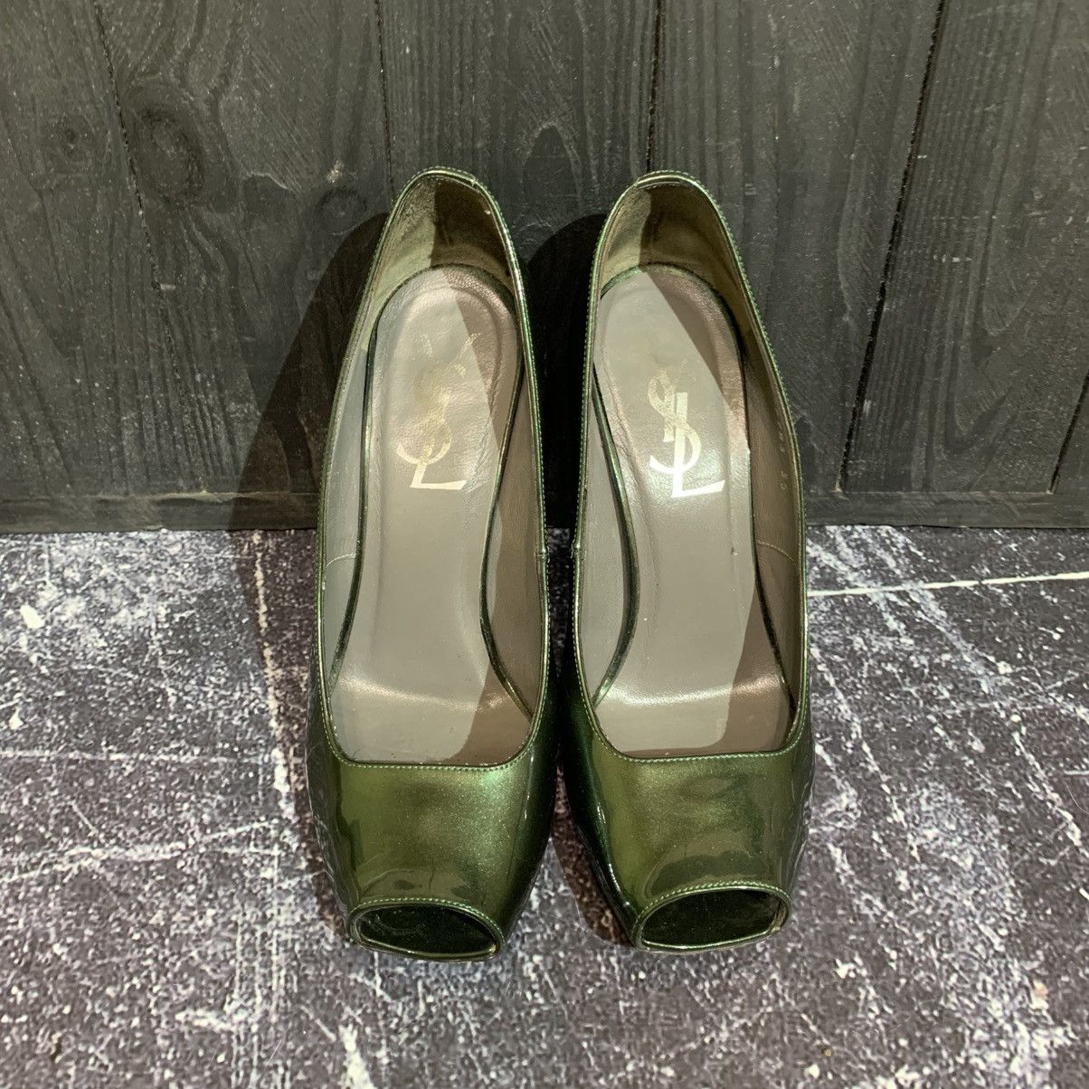 Yves Saint Laurent Yves Saint Laurent Amazing Green Women’s Heels size 35.5 Size US 5.5 / IT 35.5 - 6 Thumbnail