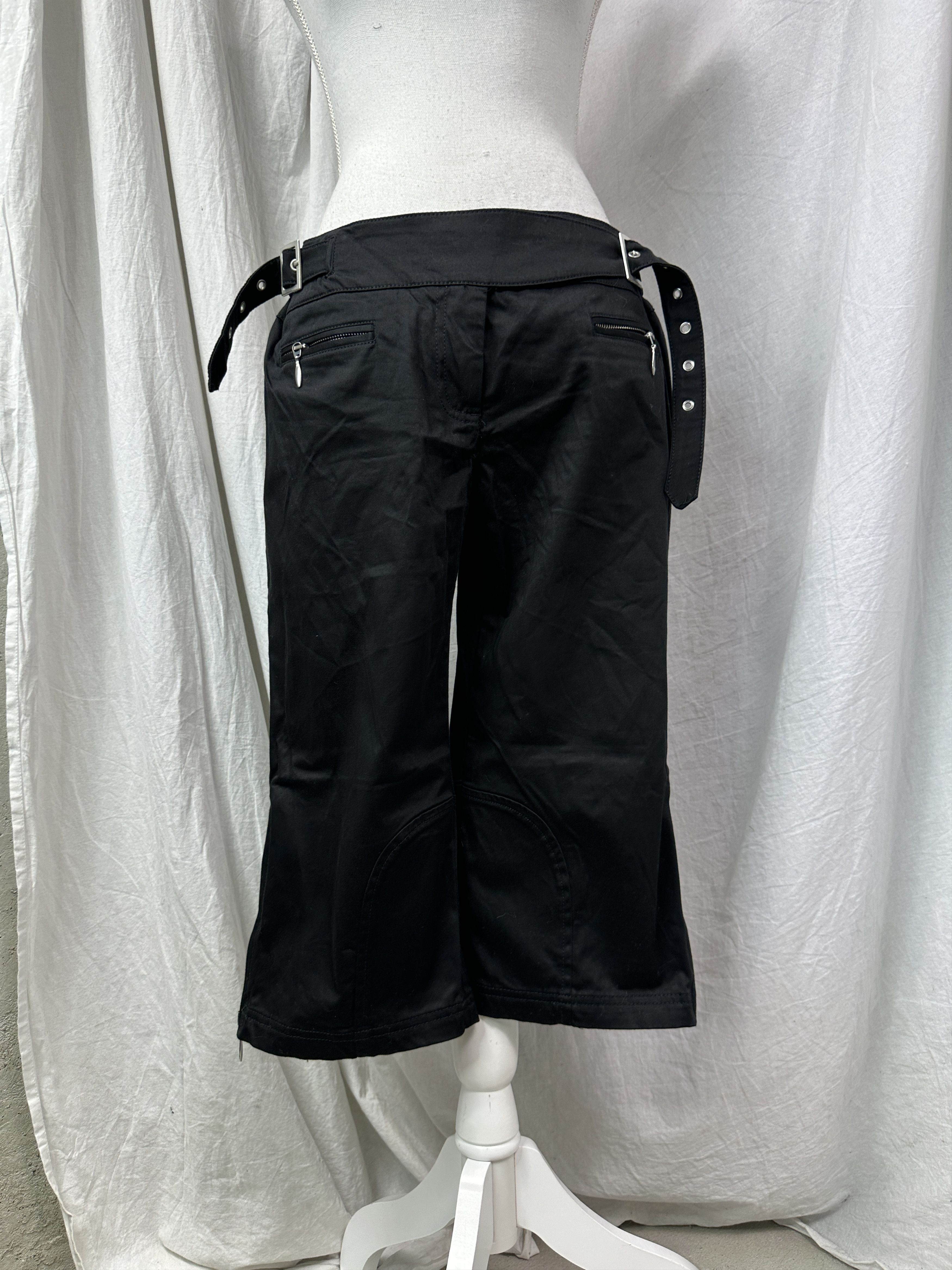 Vintage Vintage Casual Preppy Capri Buckled Shorts 00s Size 26" / US 2 / IT 38 - 1 Thumbnail