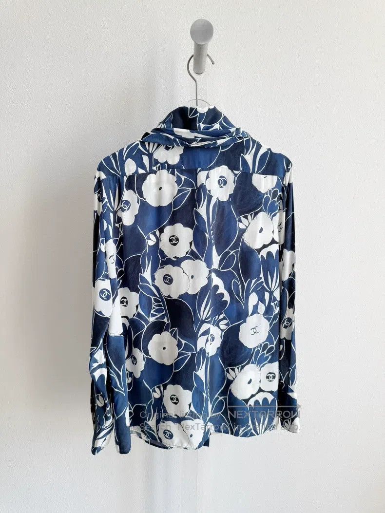 Chanel Chanel Camelia long-sleeved streamer silk printed shirt Size XXS / US 00 / IT 34 - 4 Thumbnail