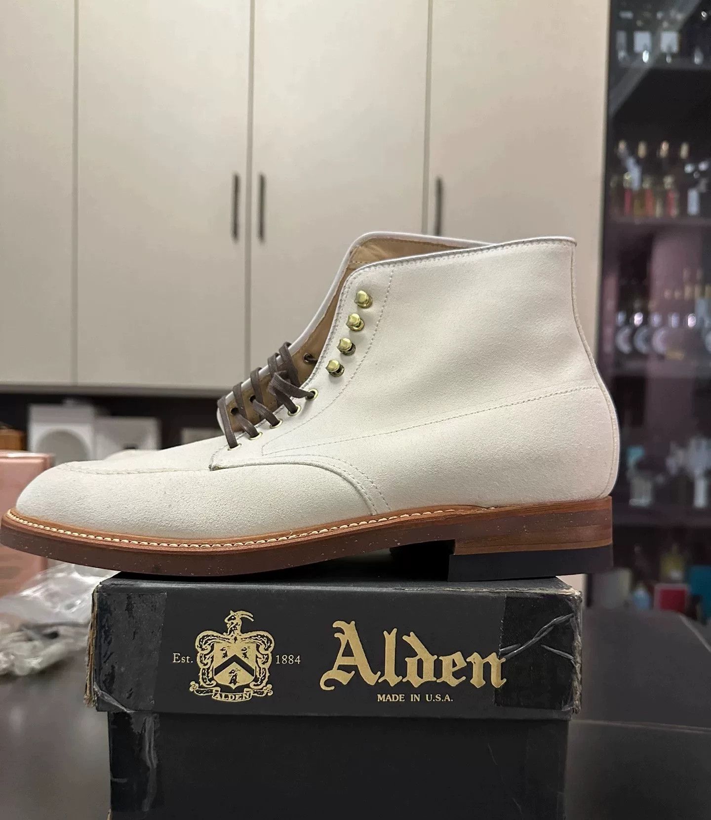Alden Alden Milkshake Suede Indy Boot Size US 8.5 / EU 41-42 - 1 Thumbnail