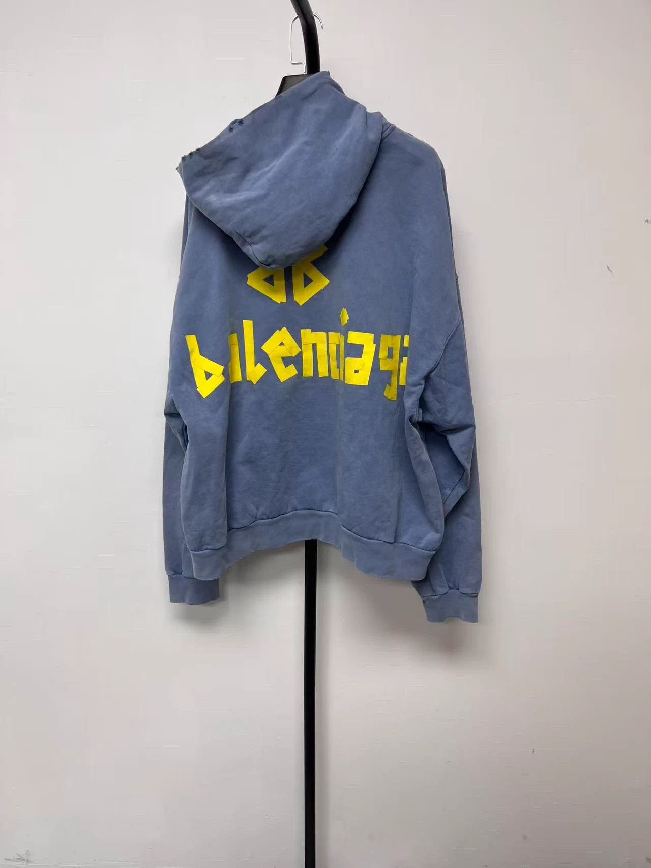 Balenciaga Balenciaga Distressed Logo Hoodie XS Size US XS / EU 42 / 0 - 2 Thumbnail