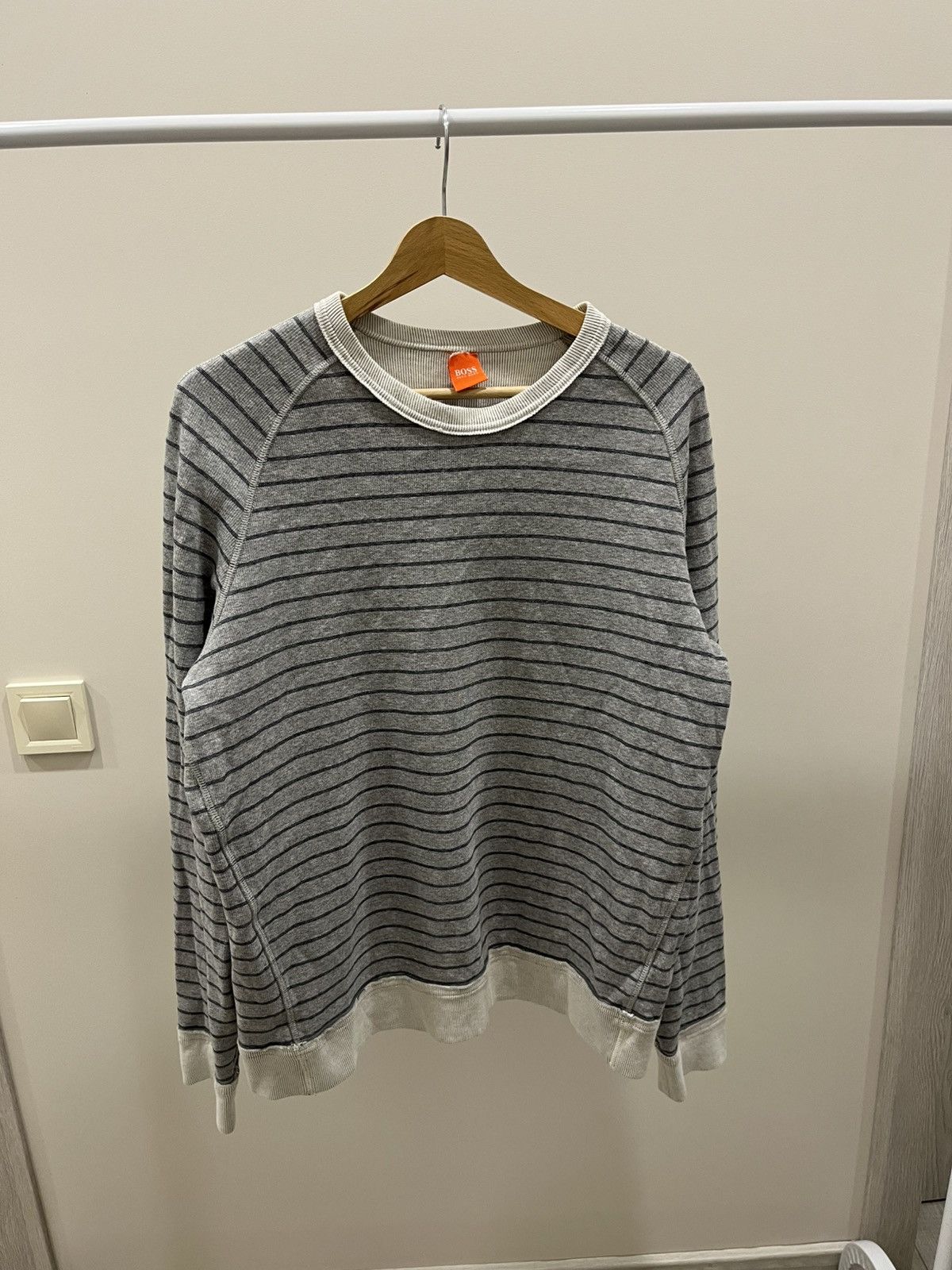 Vintage Vintage Hugo Boss Sweatshirt Orange Tags Y2K Streetwear Sz L Size US L / EU 52-54 / 3 - 1 Thumbnail