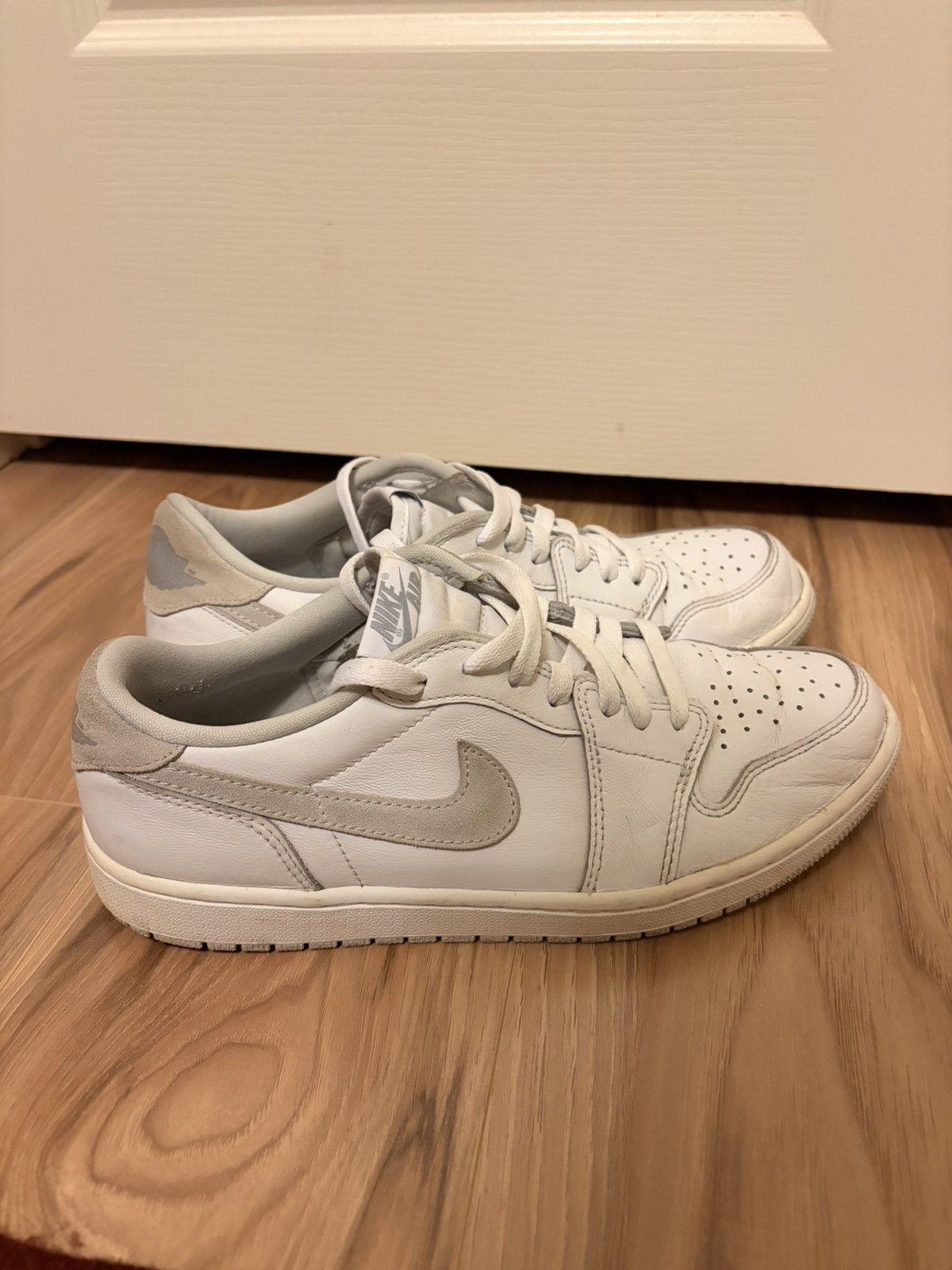 Jordan Brand Air Jordan 1 Low OG Size US 10 / EU 43 - 2 Thumbnail