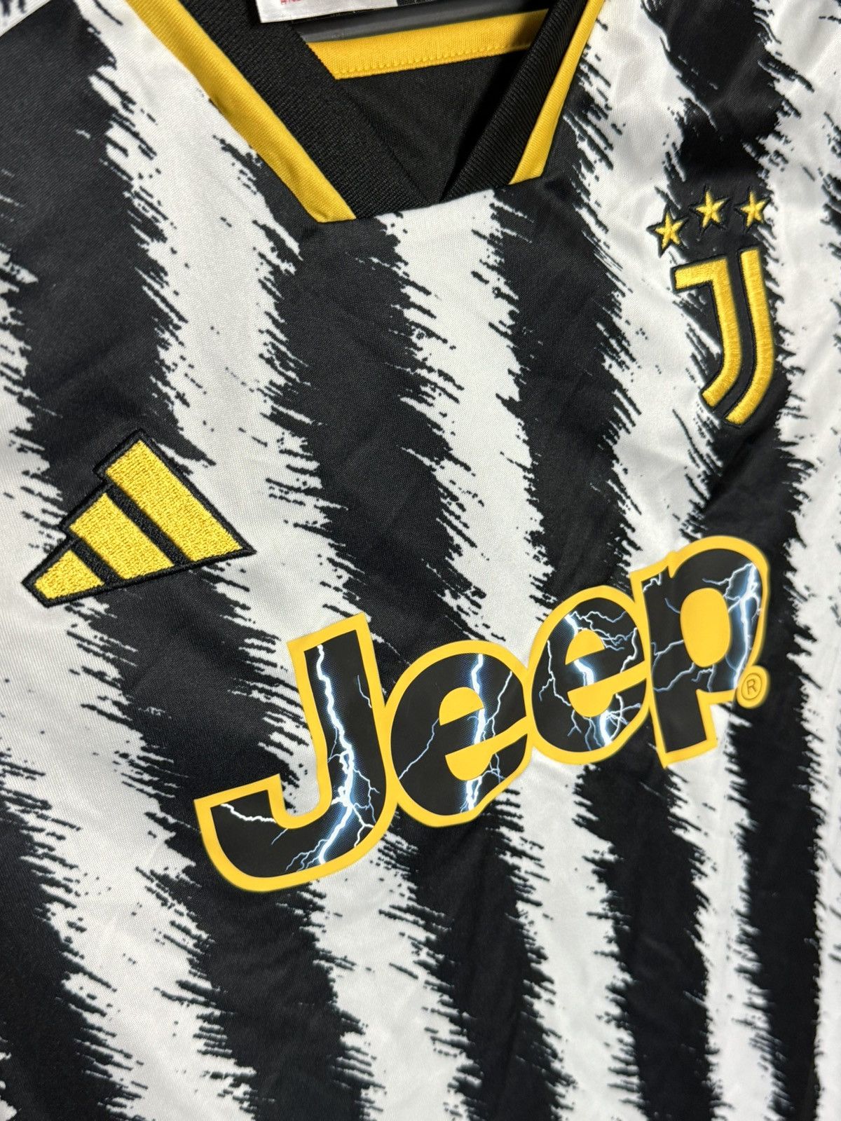 Adidas KIDS Juventus 23/24 Home Football Jersey T-Shirt Size US XS / EU 42 / 0 - 4 Thumbnail