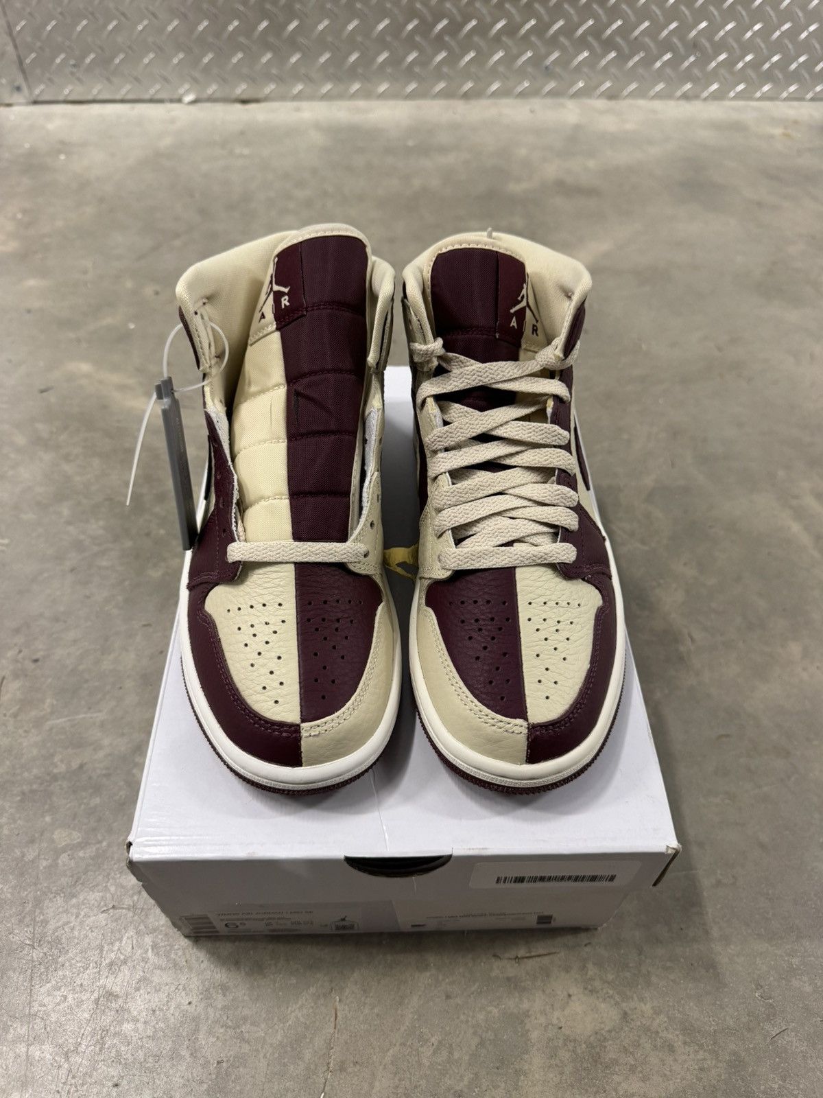 Jordan Brand Jordan 1 Mid SE WMNS Split Beach Cherrywood Size 6.5W Size US 6.5 / IT 36.5 - 4 Thumbnail