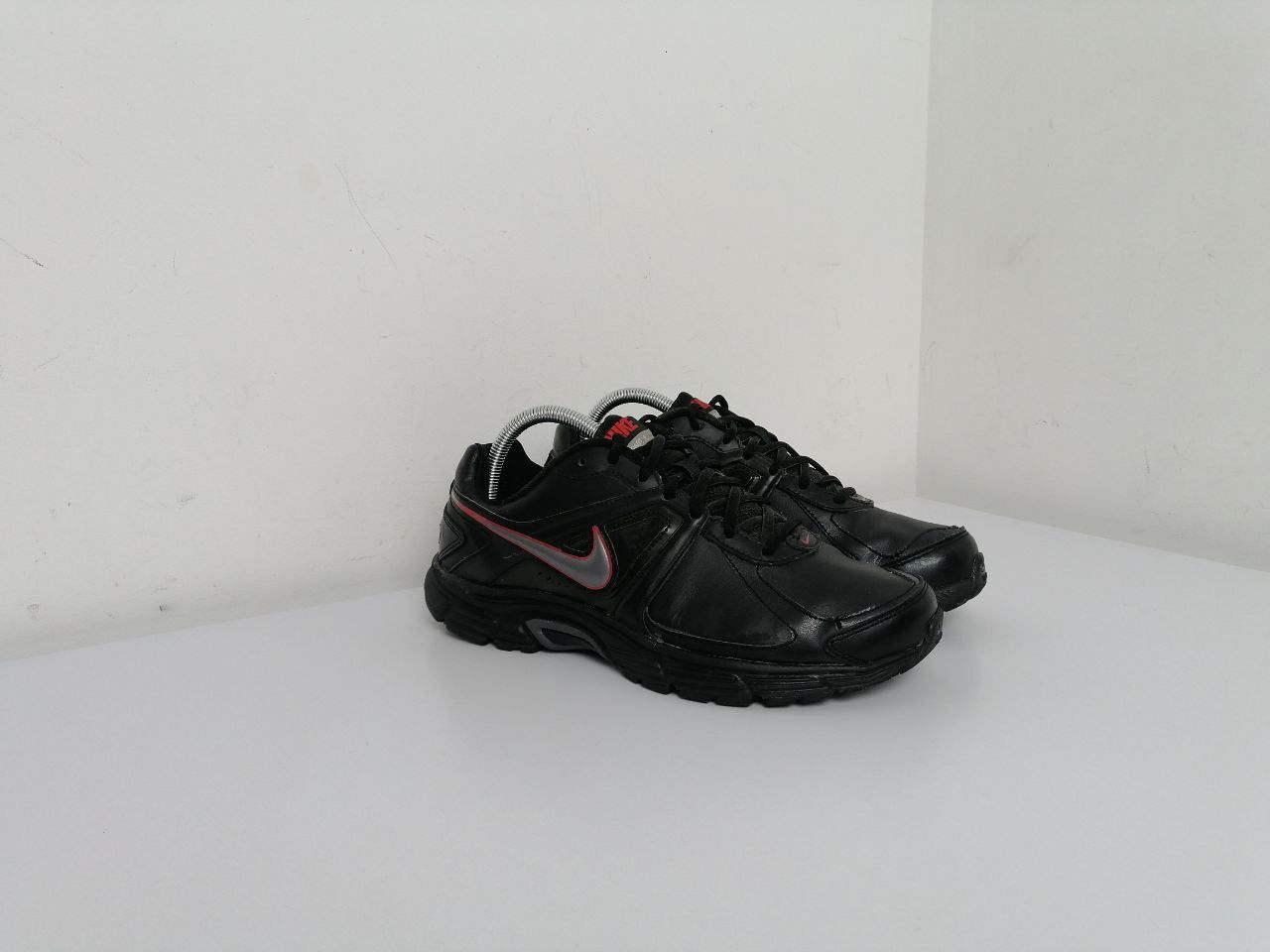 Nike Nike Dart 9 Leather Size US 9 / EU 42 - 2 Thumbnail