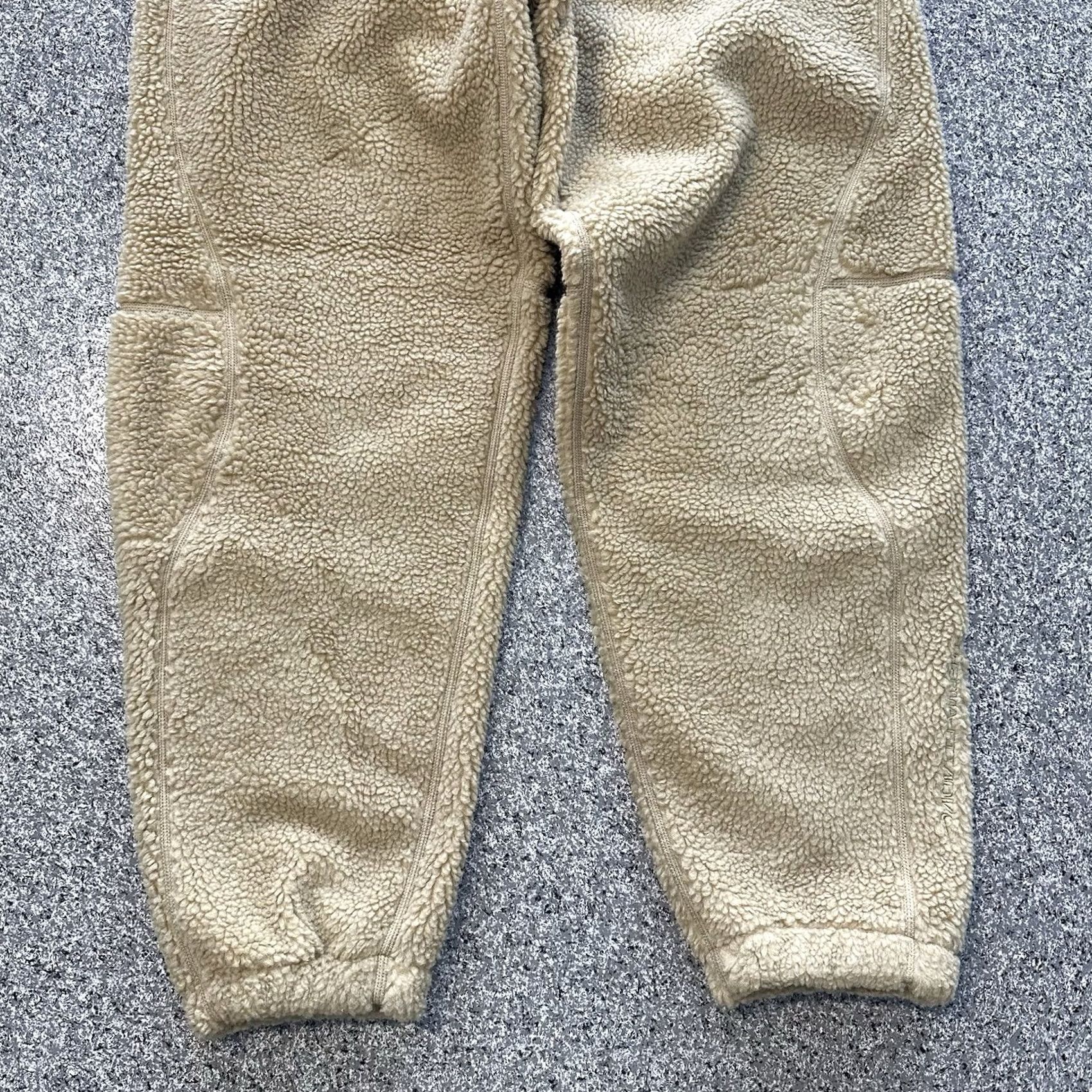 Nike Nike ACG Pants 2XL Therma Fit Windproof Sherpa Fleece Beige FFV8827 Womens? Size US 39 - 3 Thumbnail