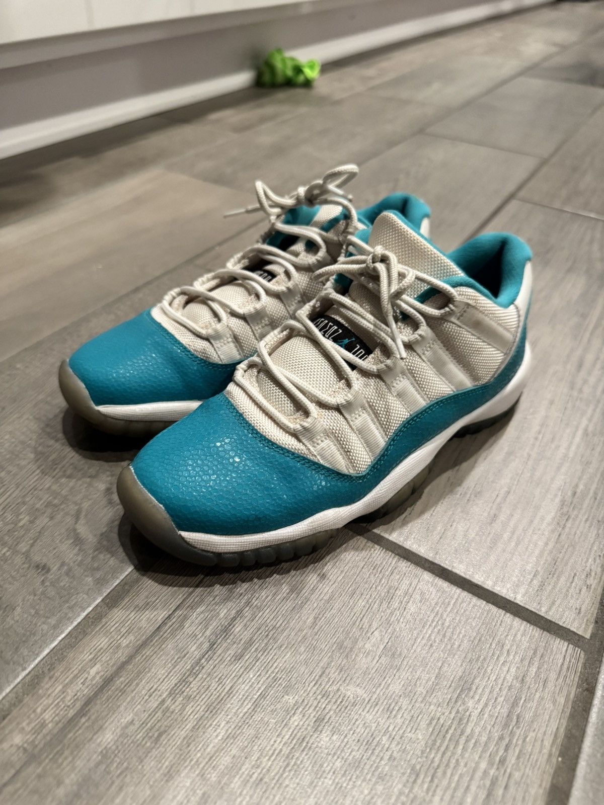 Jordan 11 low aqua safari size 5.5Y