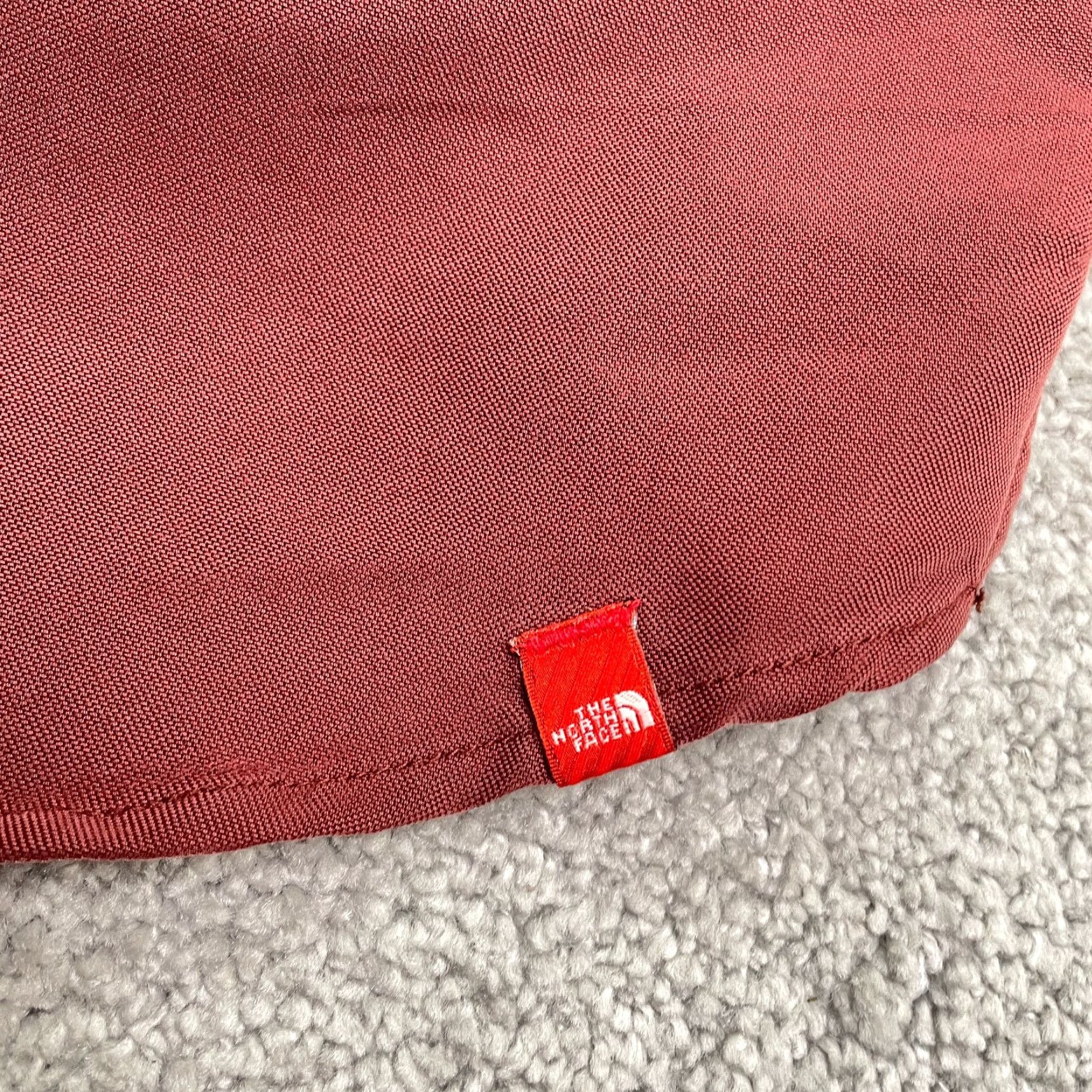 The North Face The North Face Button Down Shirt Mens M Red Zipper Pocket Modal Blend Size US M / EU 48-50 / 2 - 4 Thumbnail