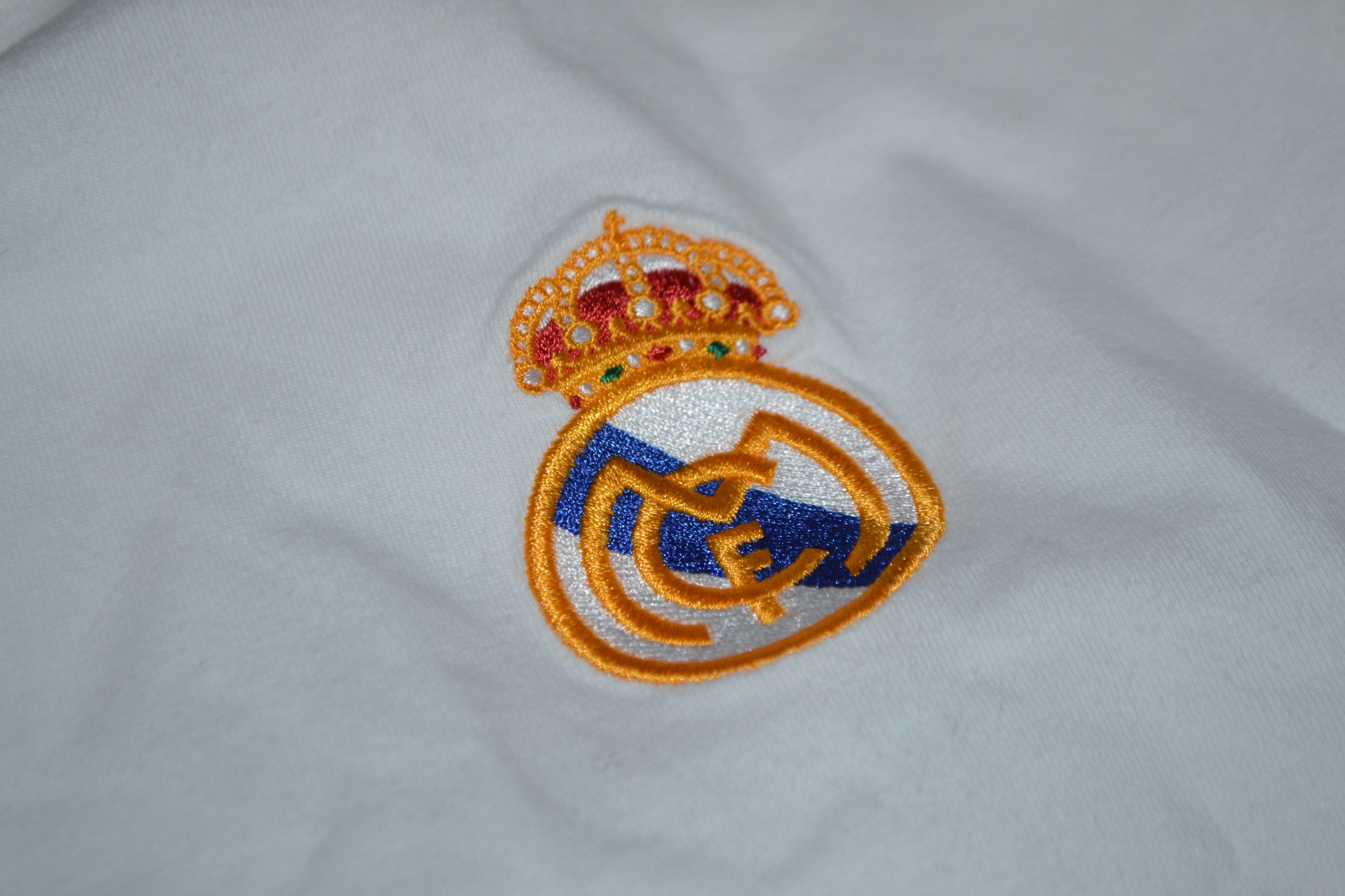Adidas Vintage Real Madrid La Leyenda Blanca Football Shirt Jersey Size S / US 4 / IT 40 - 4 Thumbnail