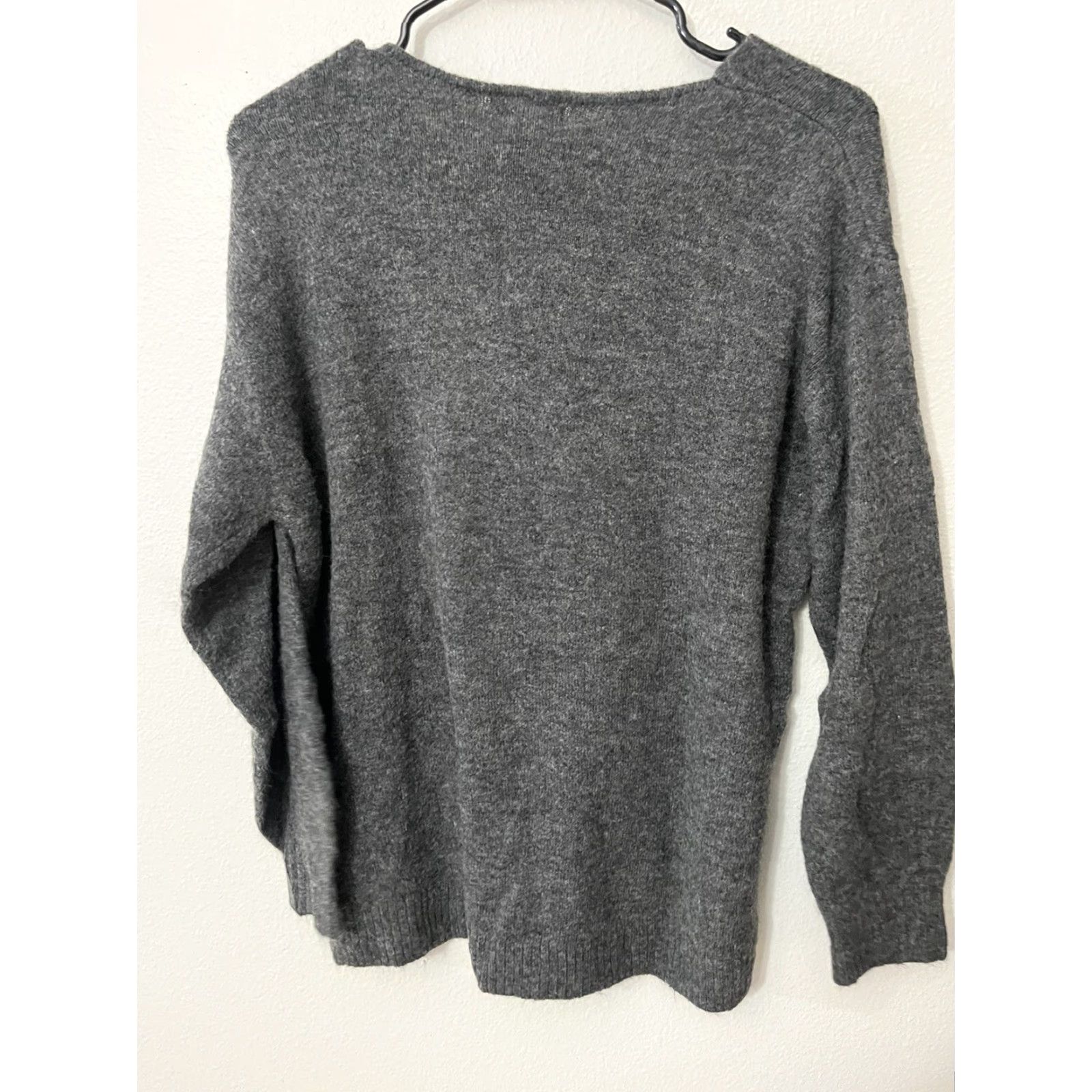 H&M H&M Womens Pullover Sweater Gray Long Sleeve V Neck XS Size XS / US 0-2 / IT 36-38 - 2 Thumbnail