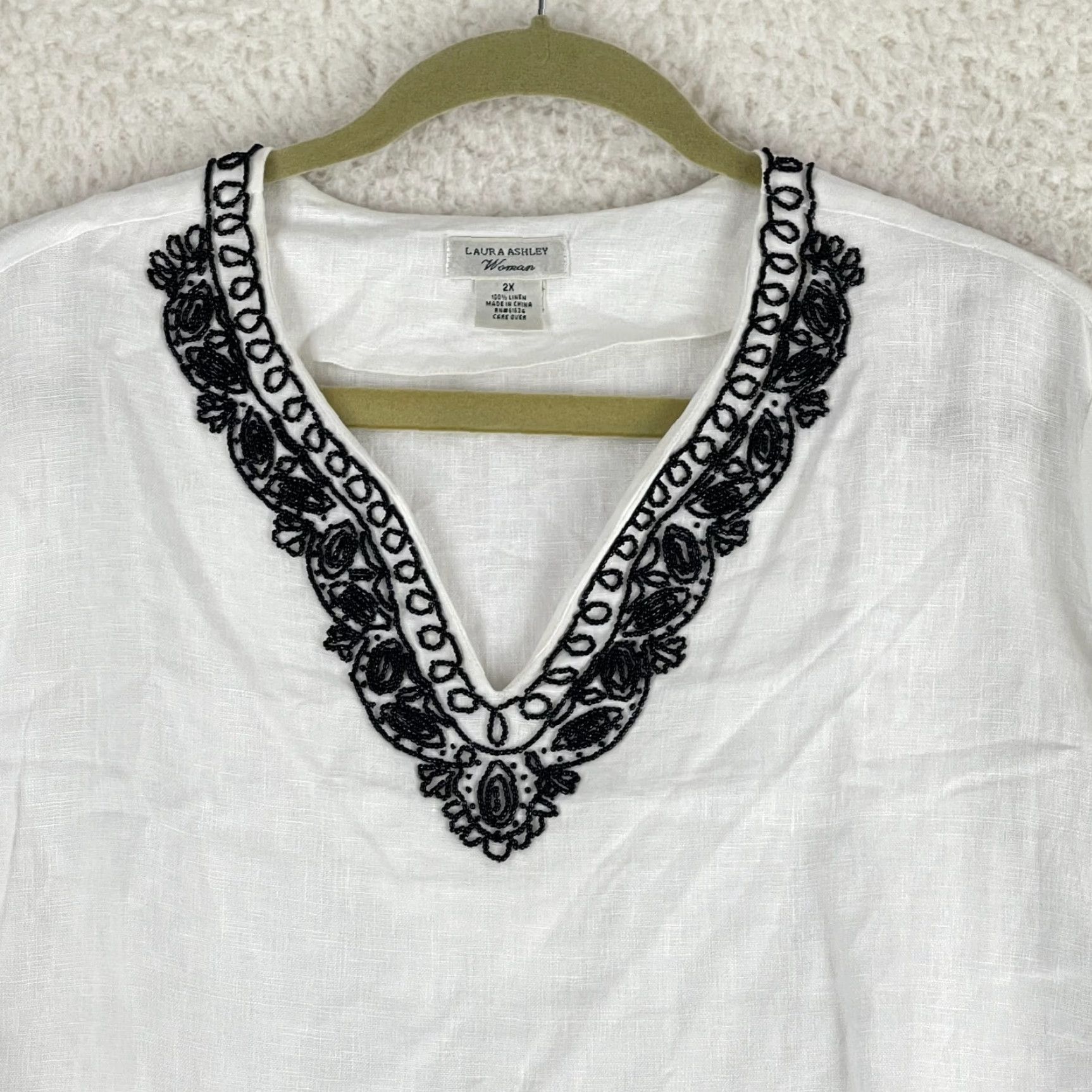 Laura Ashley Laura Ashley Womens 2X White Embroidered Linen V-Neck Shirt Size XXL / US 16-18 / IT 52-54 - 4 Thumbnail