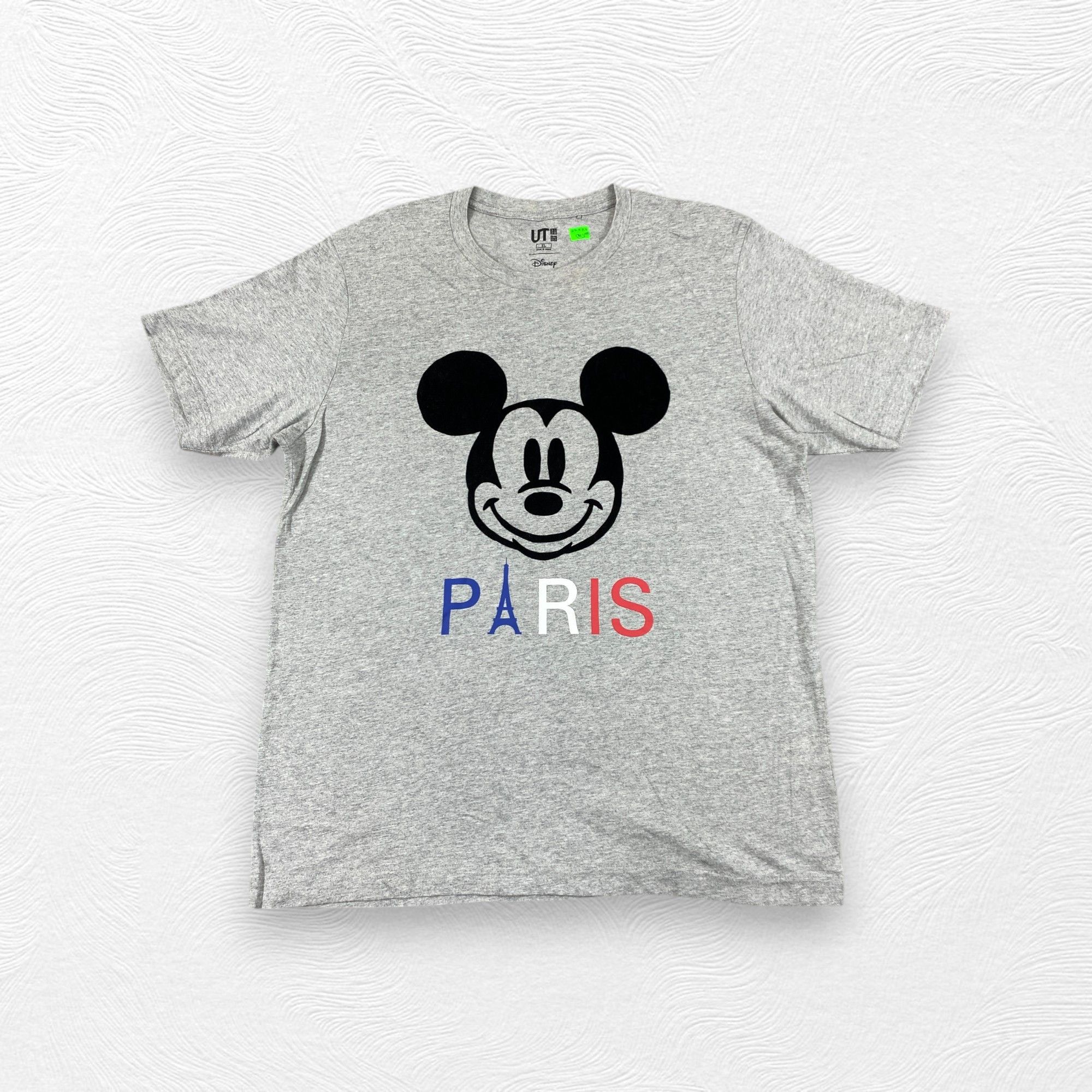 Disney Big Logo Mickey Mouse Uniqlo Large T-Shirt -B088 Size US L / EU 52-54 / 3 - 1 Thumbnail