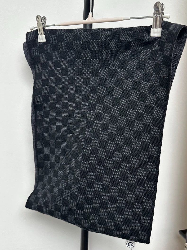 Louis Vuitton Louis Vuitton Classic Thermal Wool Wool Scarf Size ONE SIZE - 2 Thumbnail