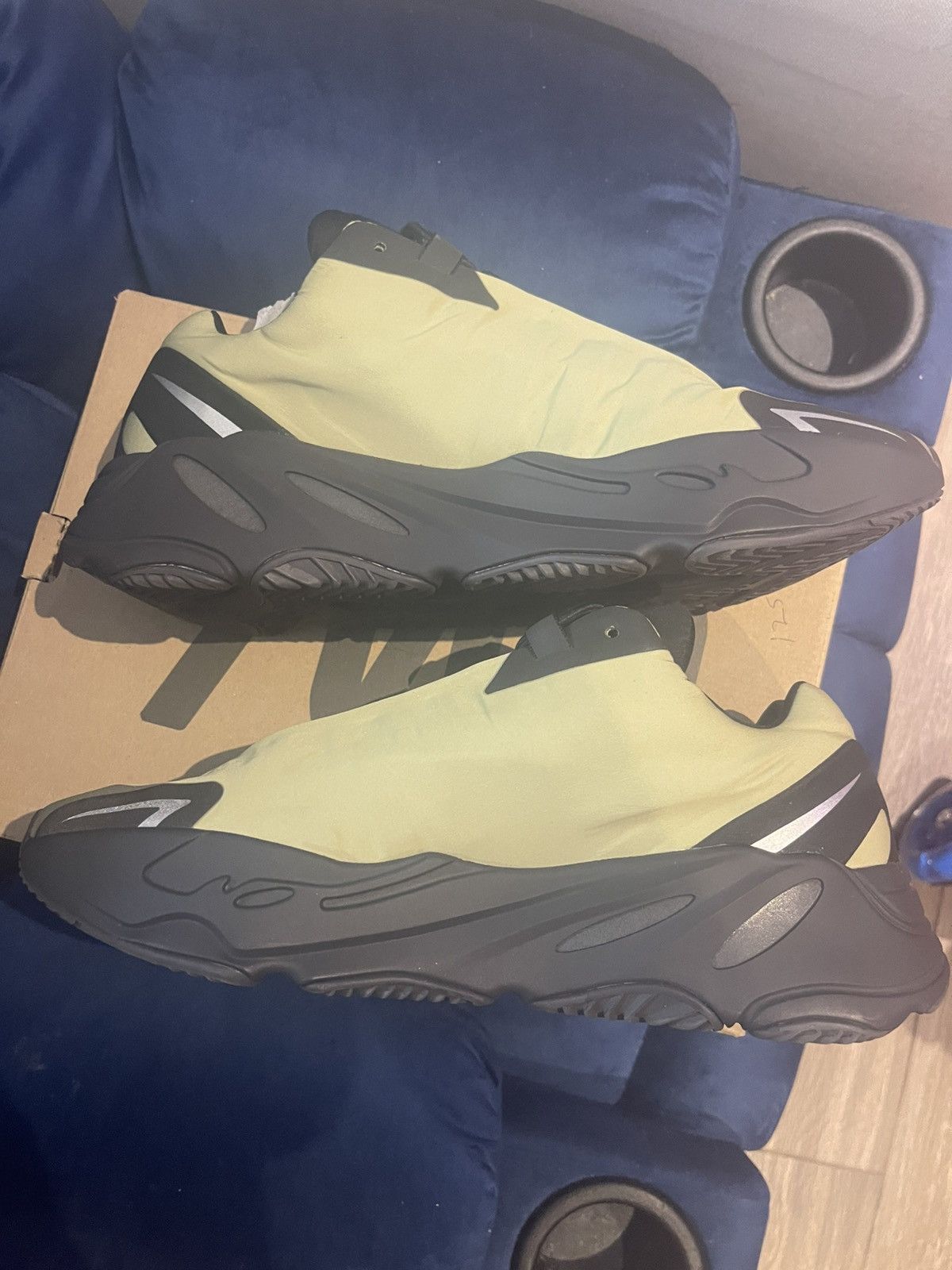 Yeezy Yeezy 700 mnvn resin Size US 11 / EU 44 - 4 Thumbnail