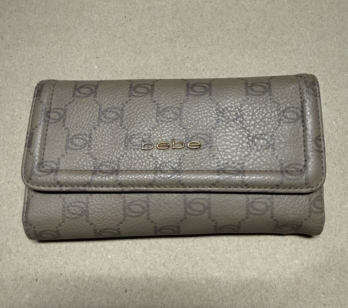 Bebe Bebe Trifold Wallet women’s purse bag! Size ONE SIZE - 1 Thumbnail