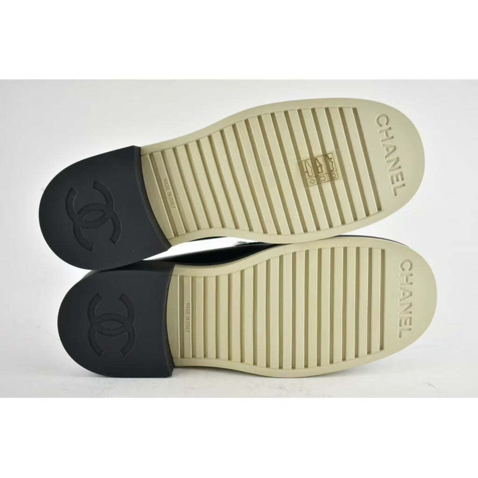 Chanel 21B Quilted Turnlock CC Shearling Fur Mule Flat Loafer 42 Size US 12 / IT 42 - 11 Thumbnail