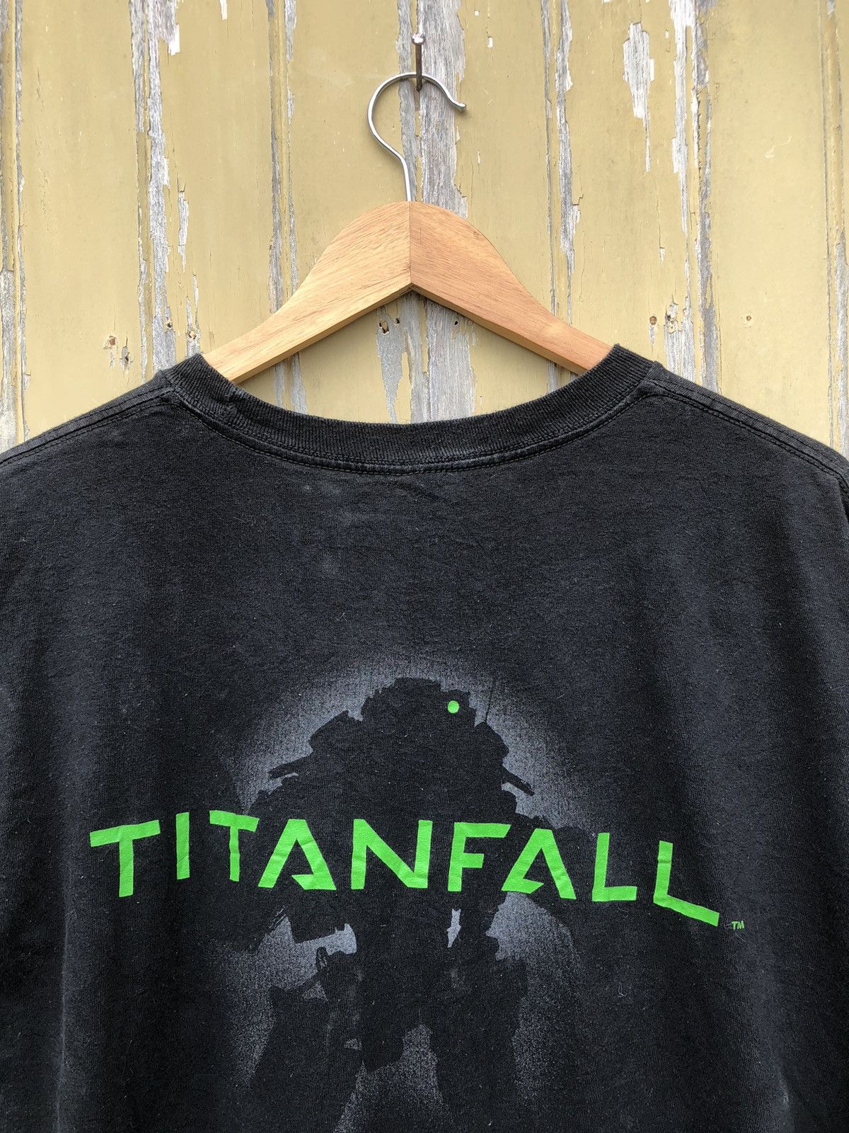 Japanese Brand Vintage Y2K RARE Titanfall EA Xbox Game Promo Tee Size US XL / EU 56 / 4 - 9 Thumbnail