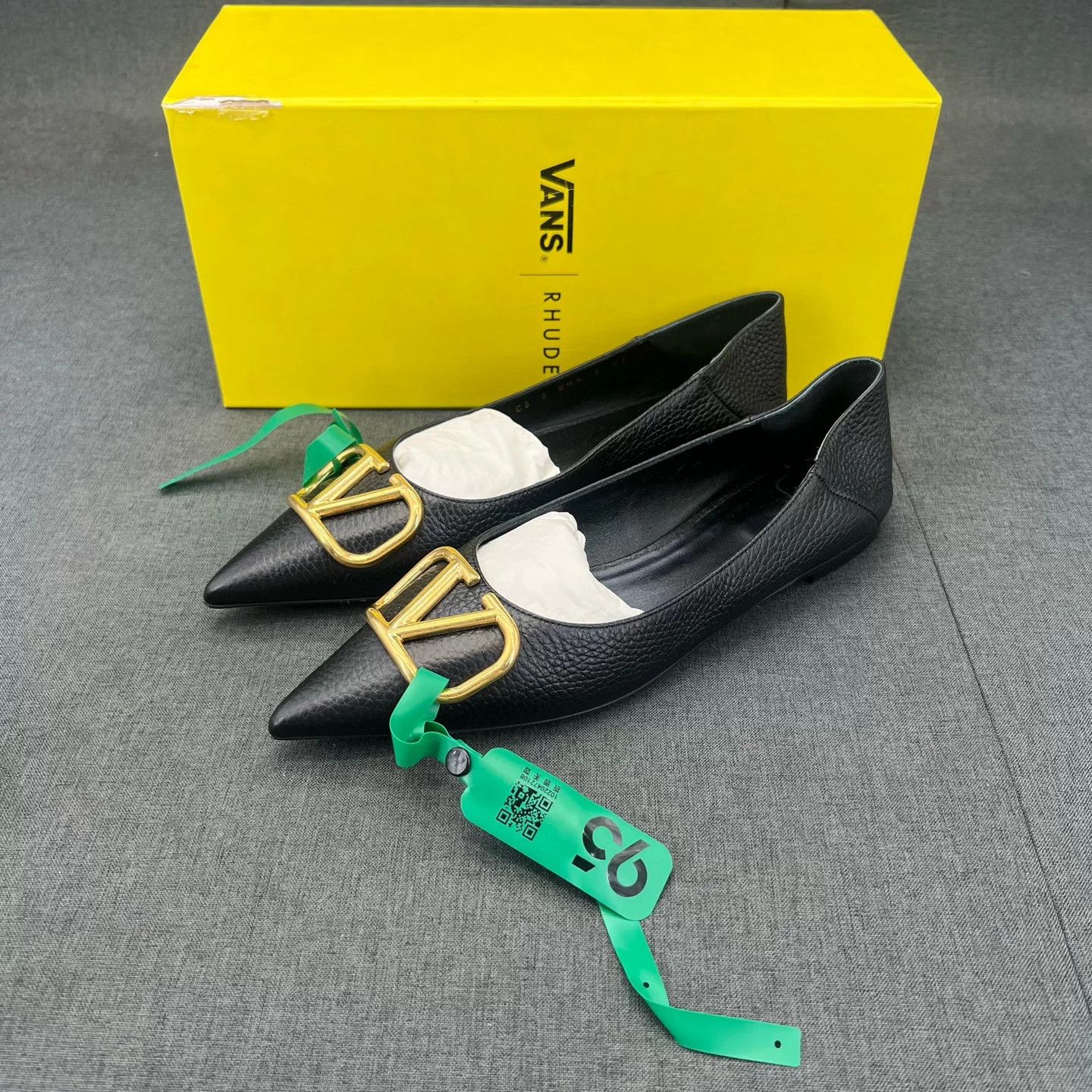 Valentino Valentino leather pointed toe flat black size 37 Size US 6 / IT 36 - 1 Thumbnail