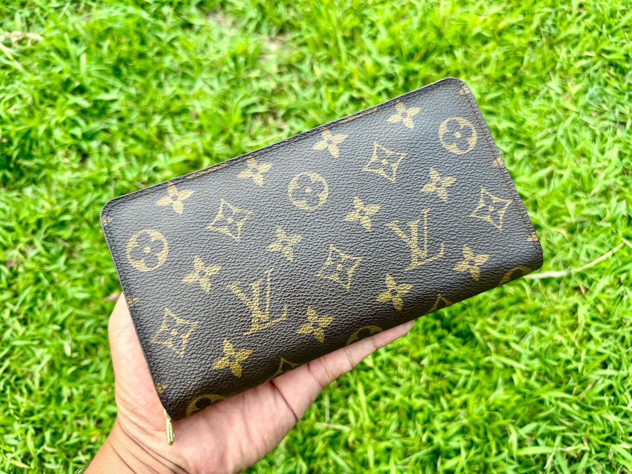 Louis Vuitton Authentic Louis Vuitton Monogram Canvas Zippy Wallet Size ONE SIZE - 1 Thumbnail