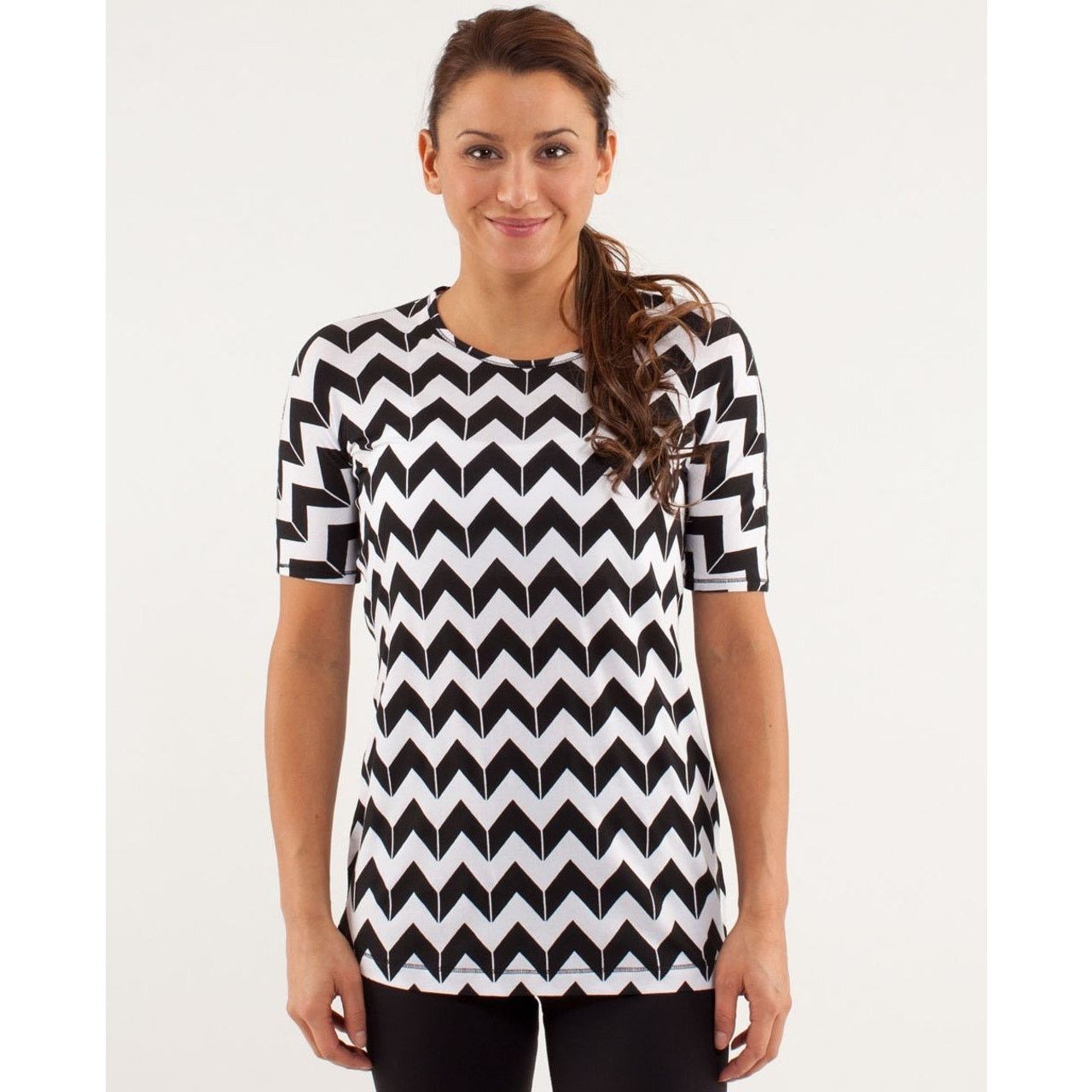 Lululemon Lululemon Devotion Short Sleeve Tee Arrow Chevron White Blac Size S / US 4 / IT 40 - 1 Thumbnail