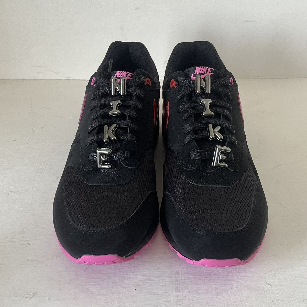Nike Size 10.5 - Nike Air Max 1 Valentines Day Black/Playful Pink Size US 10.5 / EU 43-44 - 4 Thumbnail