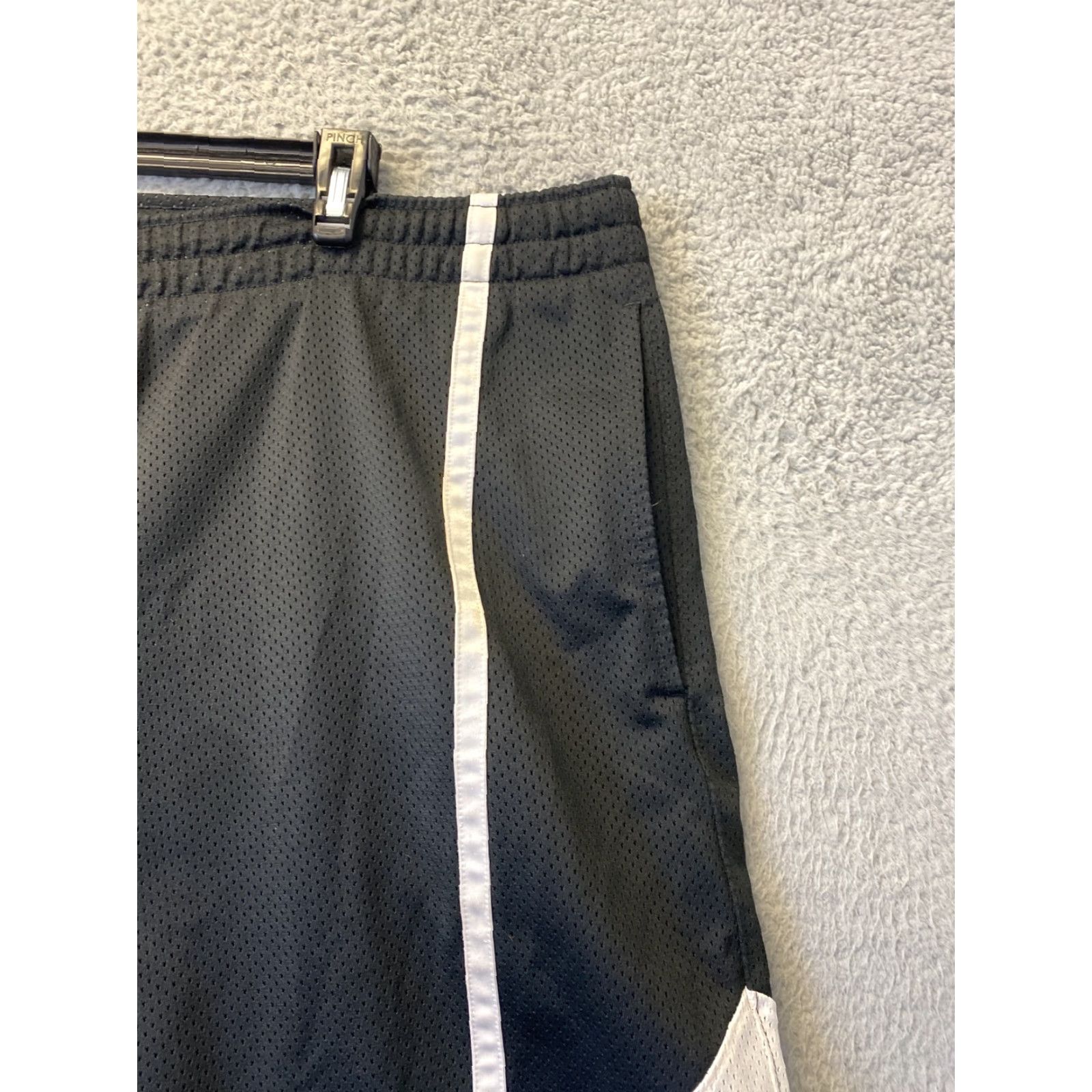 Nike Vintage Nike Basketball Shorts black gray USA Size XXL / 40-80 Size US 39 - 3 Thumbnail