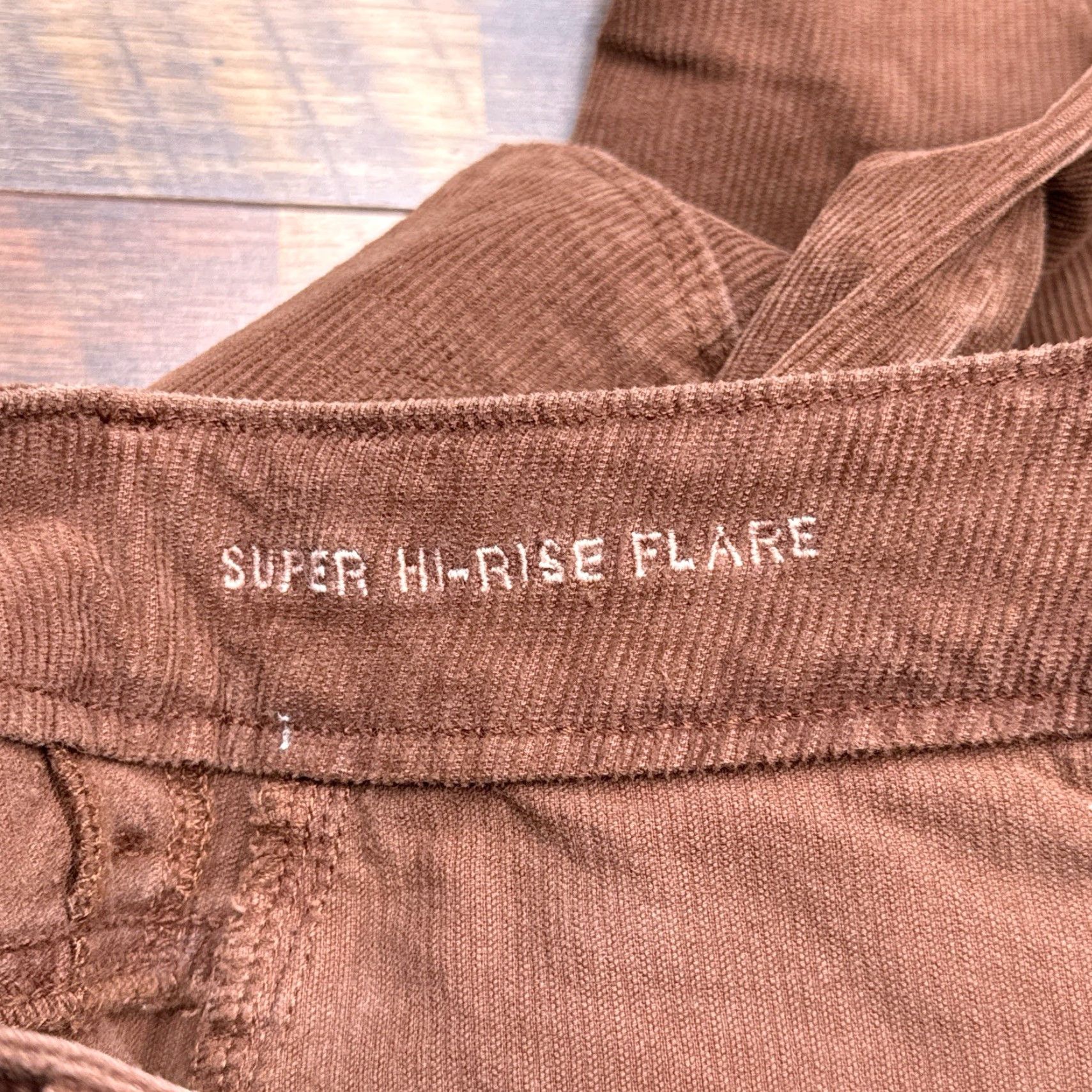 American Eagle Outfitters VINTAGE American Eagle Outfitters America Eagle Super Hi Rise Flare Pants Womens 2 Brown Corduroy High Rise 30.5 in inseam Black? Size 26" / US 2 / IT 38 - 5 Thumbnail