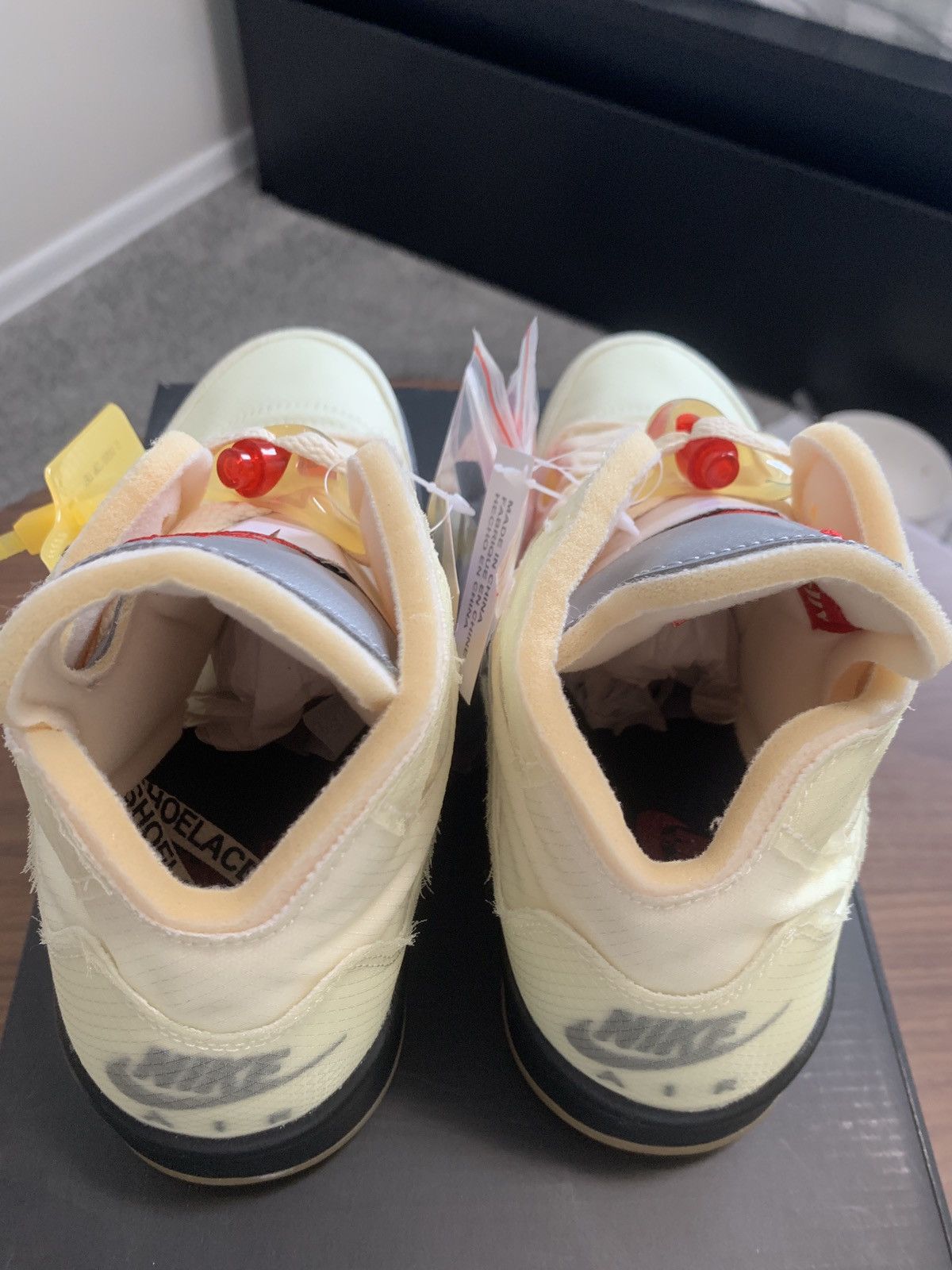 Jordan Brand Off White x Jordan 5 Sail Size US 8 / EU 41 - 9 Thumbnail
