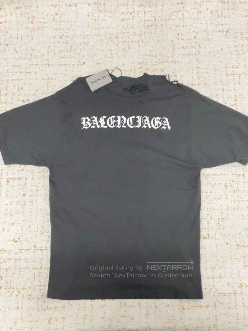 Balenciaga Balenciaga Distressed Hole Short-Sleeve T-Shirt Size US S / EU 44-46 / 1 - 1 Thumbnail