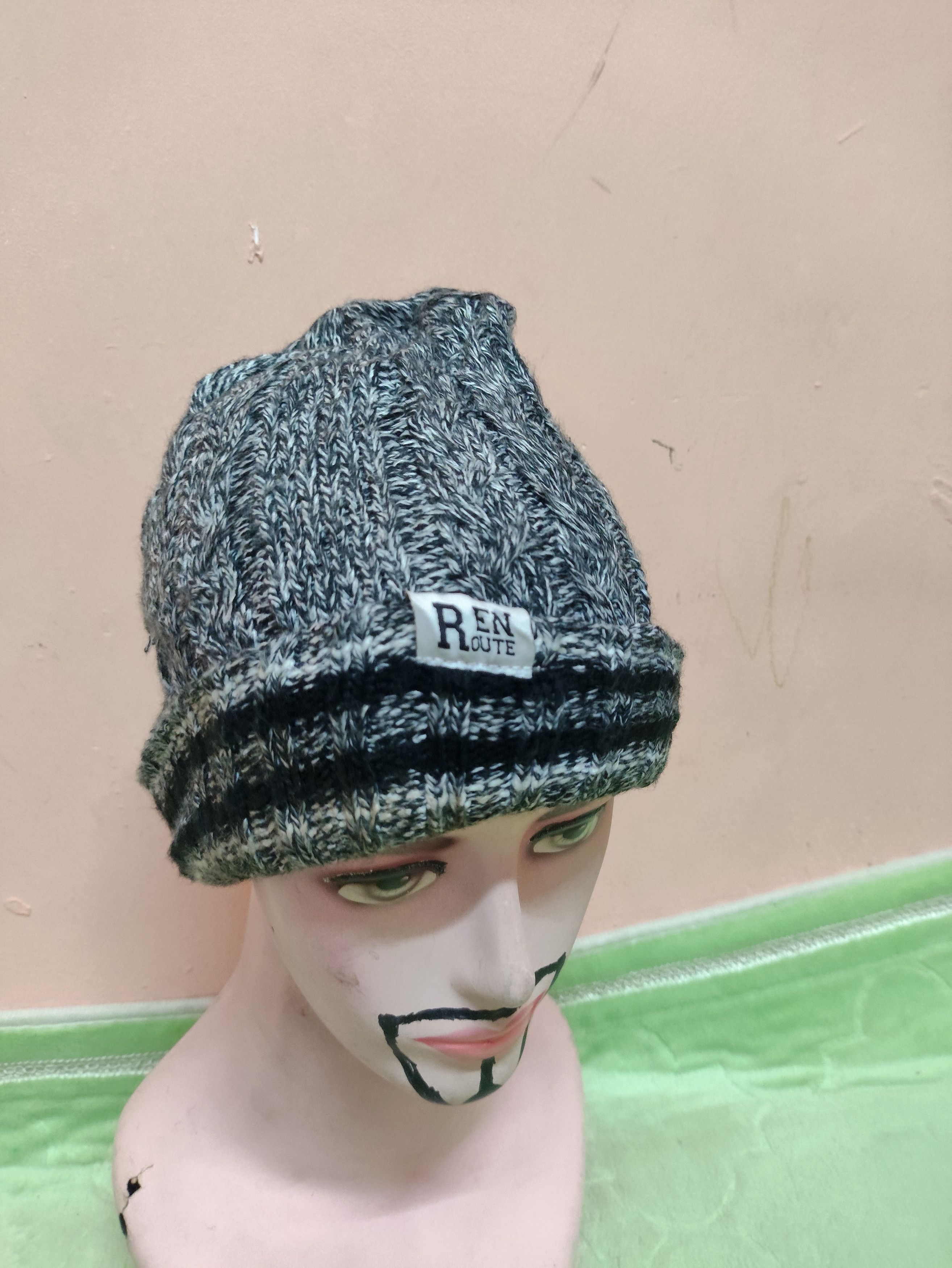 Vintage 3 Pieces Beanies Snowcap COMBO VINTAGE 🔥 Size ONE SIZE - 3 Thumbnail