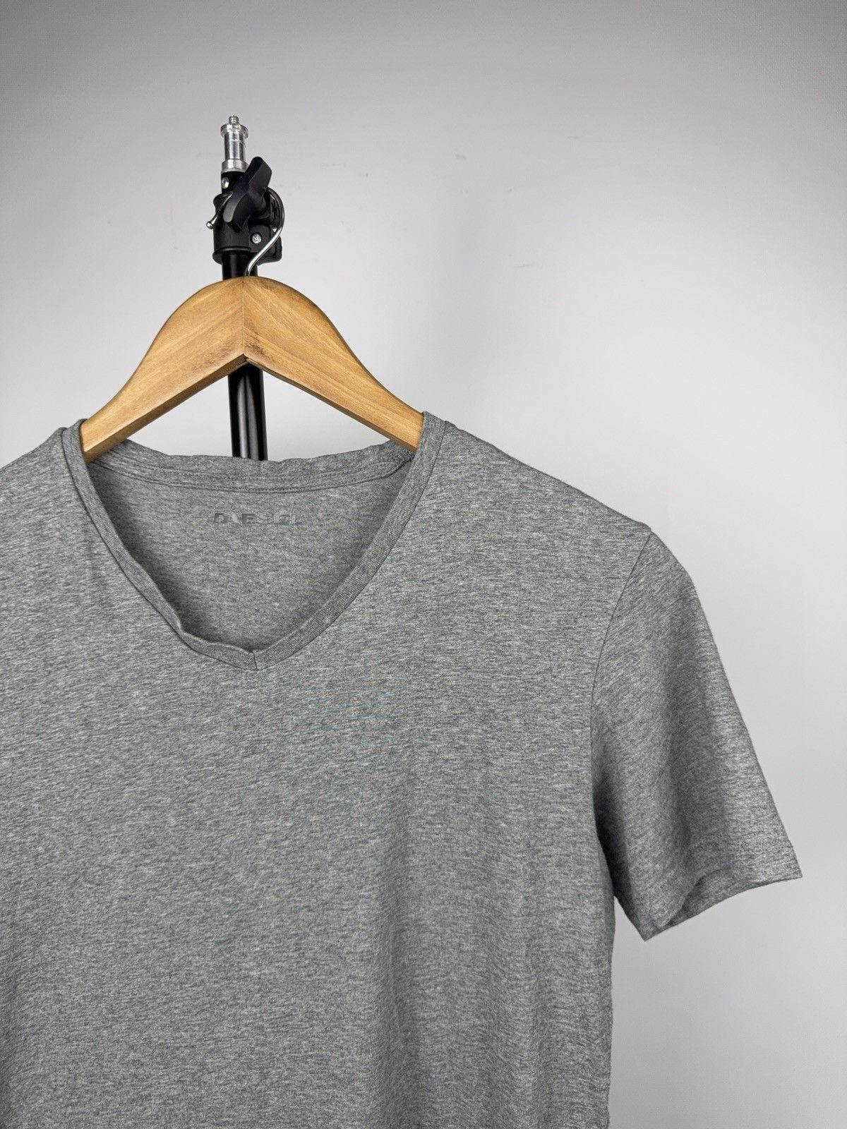 Diesel Luxury 00s Diesel Grey V-Neck T-Shirt Minimal Logo Size US M / EU 48-50 / 2 - 5 Thumbnail